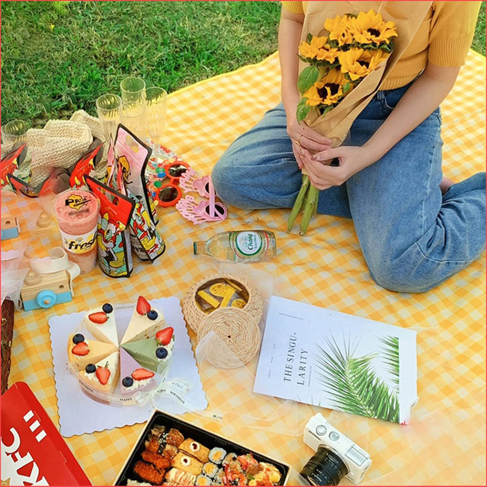 Wolpin Picnic Mat Waterproof Blanket Extra Large (100 x 150 cm) Checkered Picnic Blankets Beach, Outdoor, Camping on Grass Travel Sandproof Foldable Portable (Yellow & White)