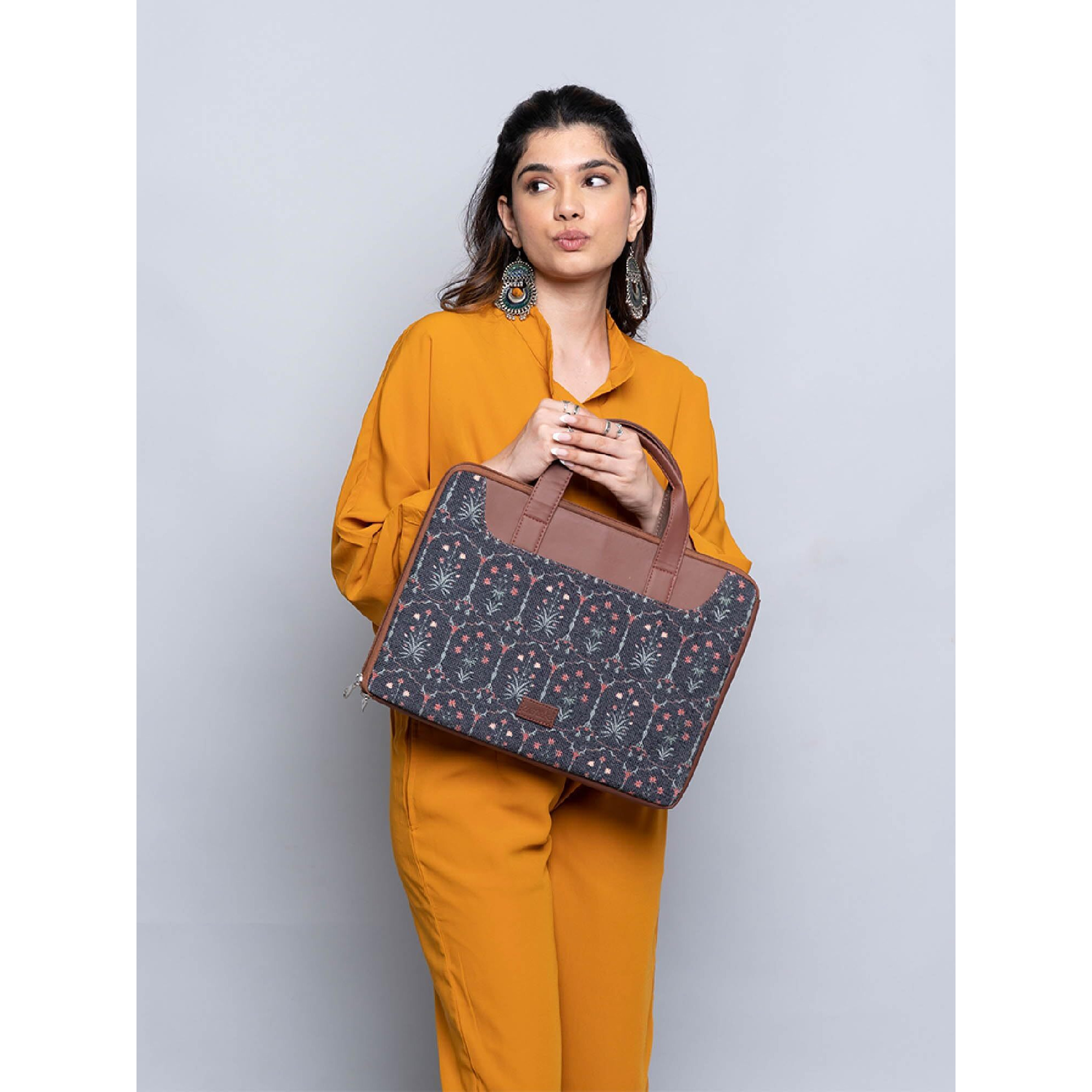 ZOUK FloMotif Floral Printed Women's Jute Handcrafted Vegan Leather Black L Zipper Laptop Sleeve 15.6 inch