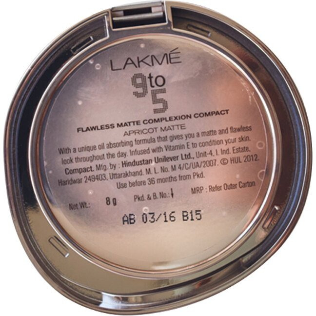 Lakme 9 To 5 Flawless Matte Complexion Compact Powder, Apricot, Absorbs Oil, Conceals & Gives Radiant Skin - All Day Matte Finish Face Makeup, 8 G