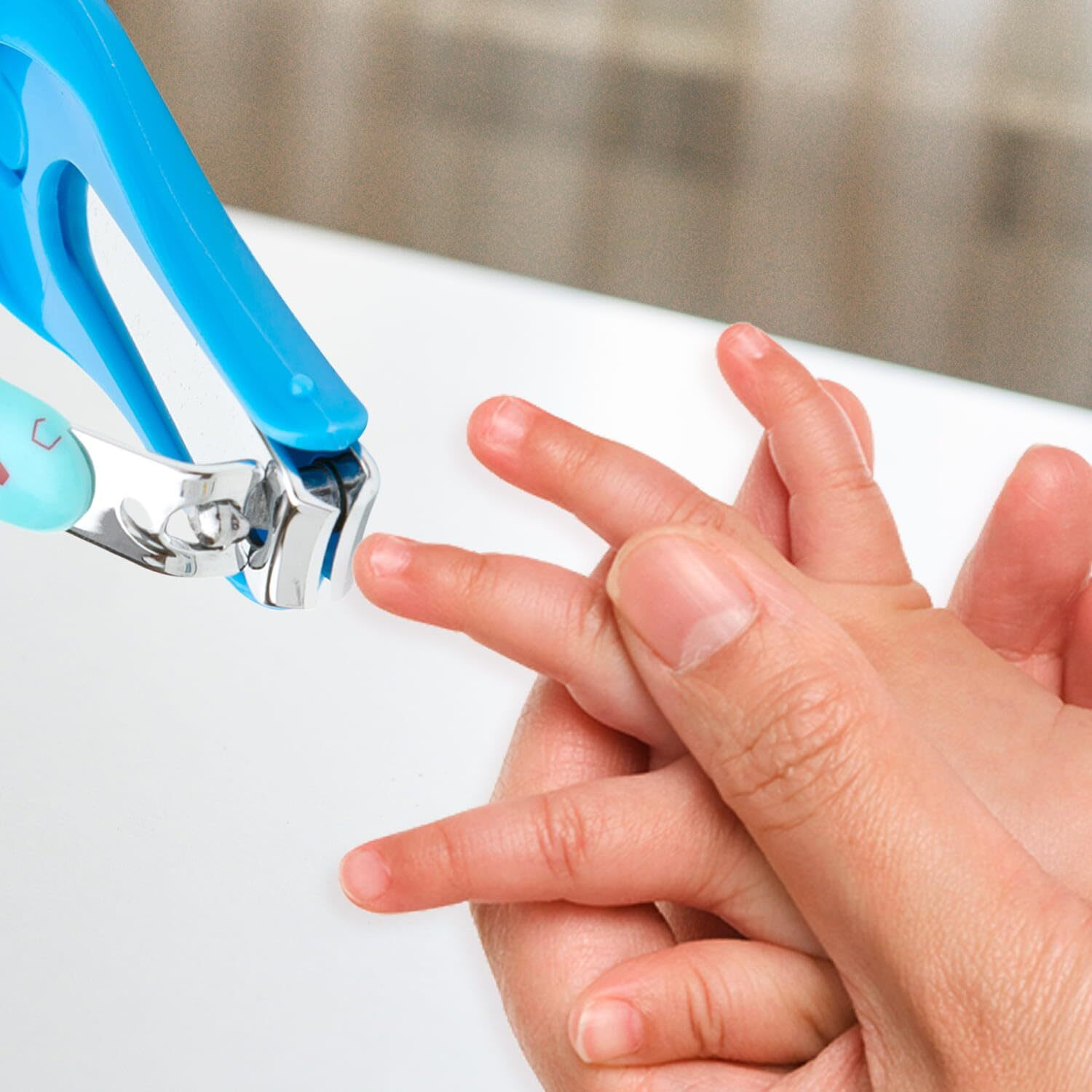 Mee Mee Protective Baby Nail Clipper Cutter With Skin Guard (Blue)(Pack Of 1)