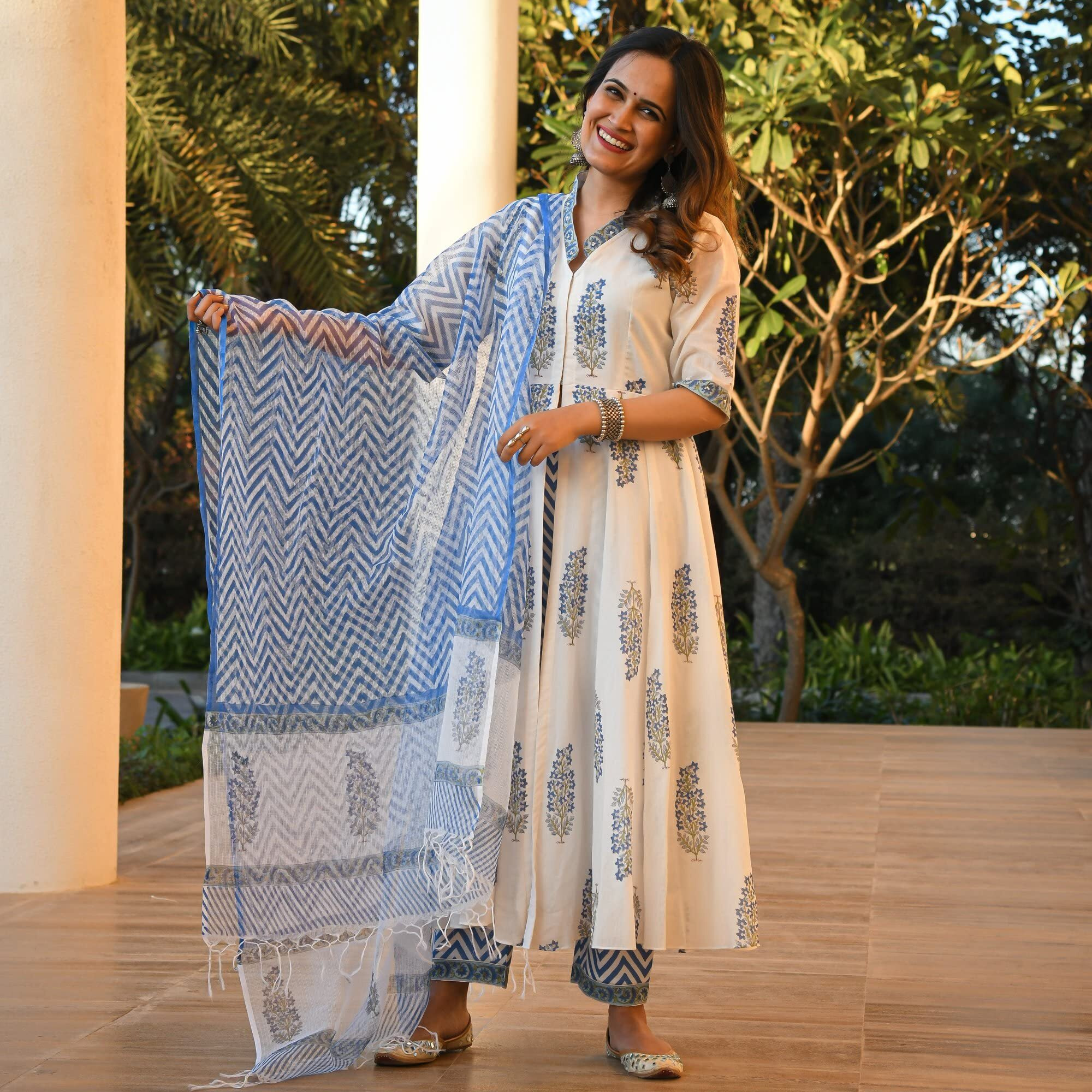 Klosia Women Block Printed Kurta And Pant Set With Dupatta. (Xx-Large) White