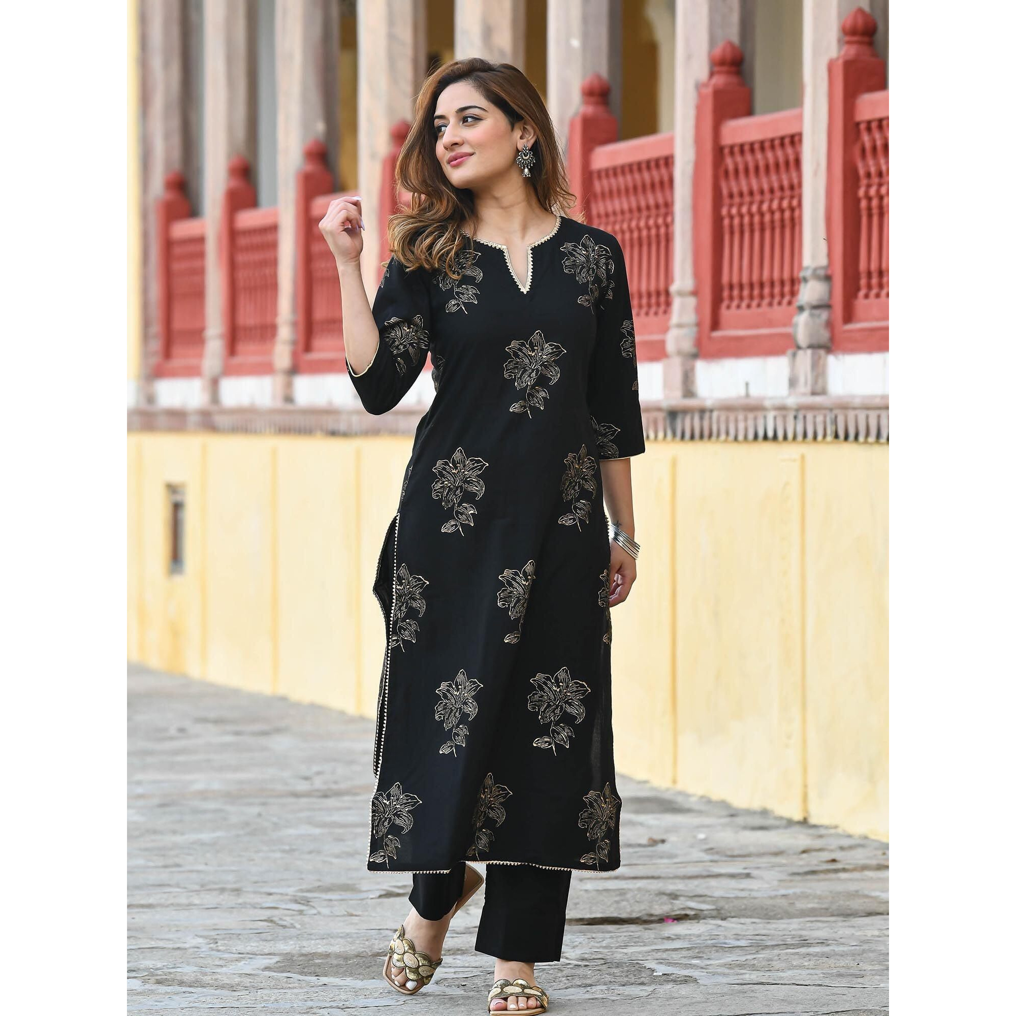 Arayna Women's Gold Printed Rayon Black Kurta Set With Ethnic Palazzo Pants (Xxxx-Large)