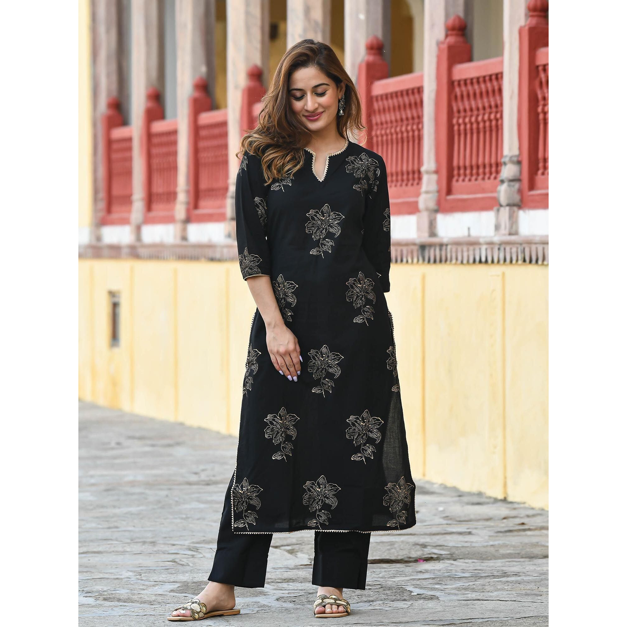 Arayna Women's Gold Printed Rayon Black Kurta Set With Ethnic Palazzo Pants (Xxxx-Large)