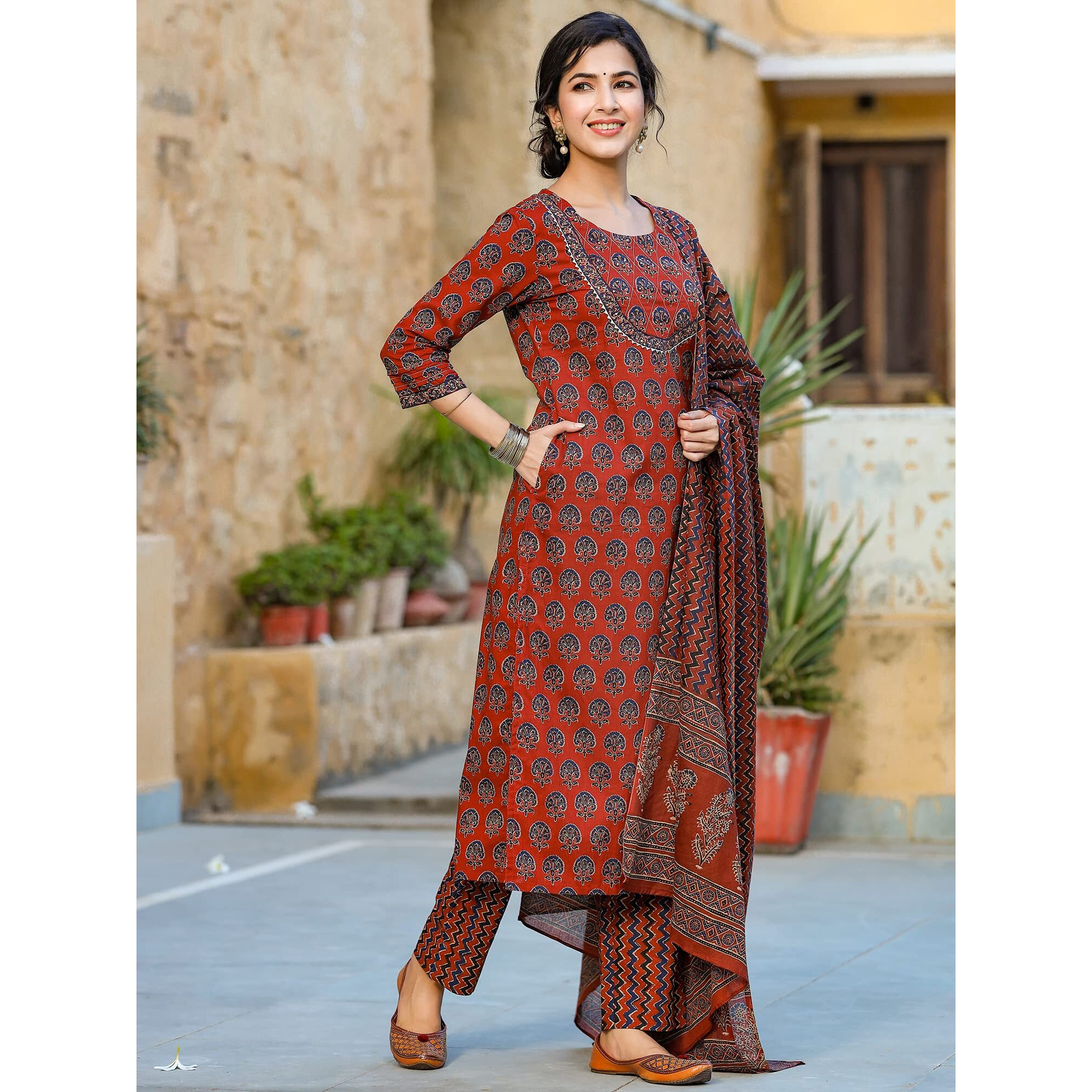 Vaamsi Women's Regular Palazzo And Dupatta Set (Vkskd1237_Coral_Xl)