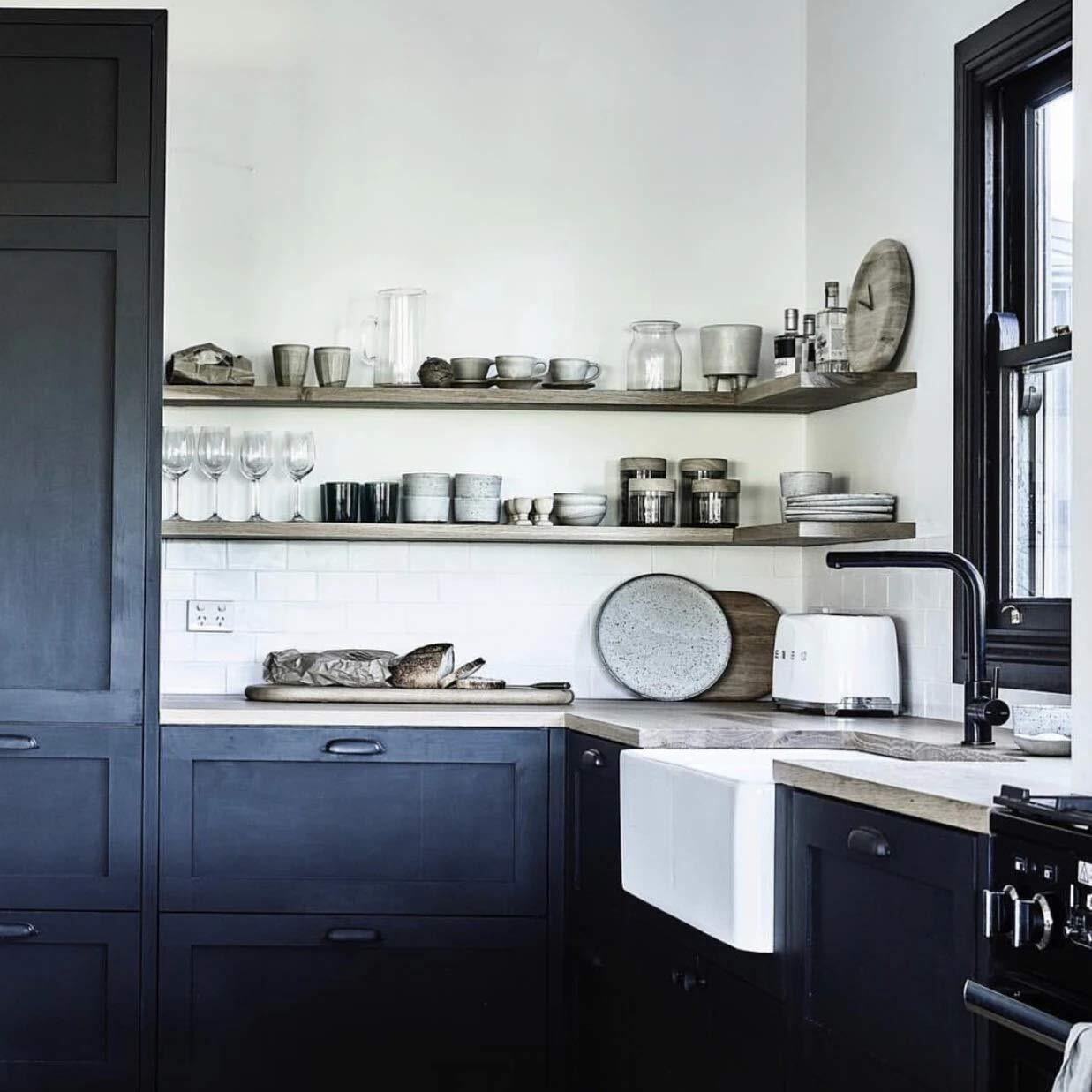 Hobknobs Berlin Brass Cabinet Handle - 96Mm (Carbon Black)..