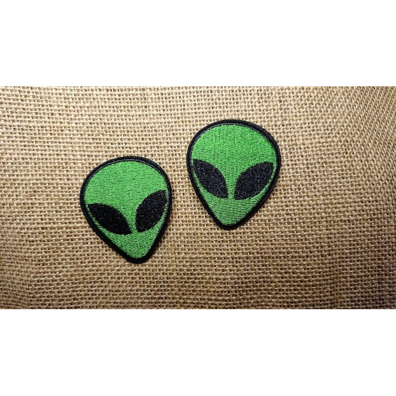 Daily Crafts 1 Pc Embroidery Patch Iron On Sew On Repair Patches And Badges (Alien Green Face)