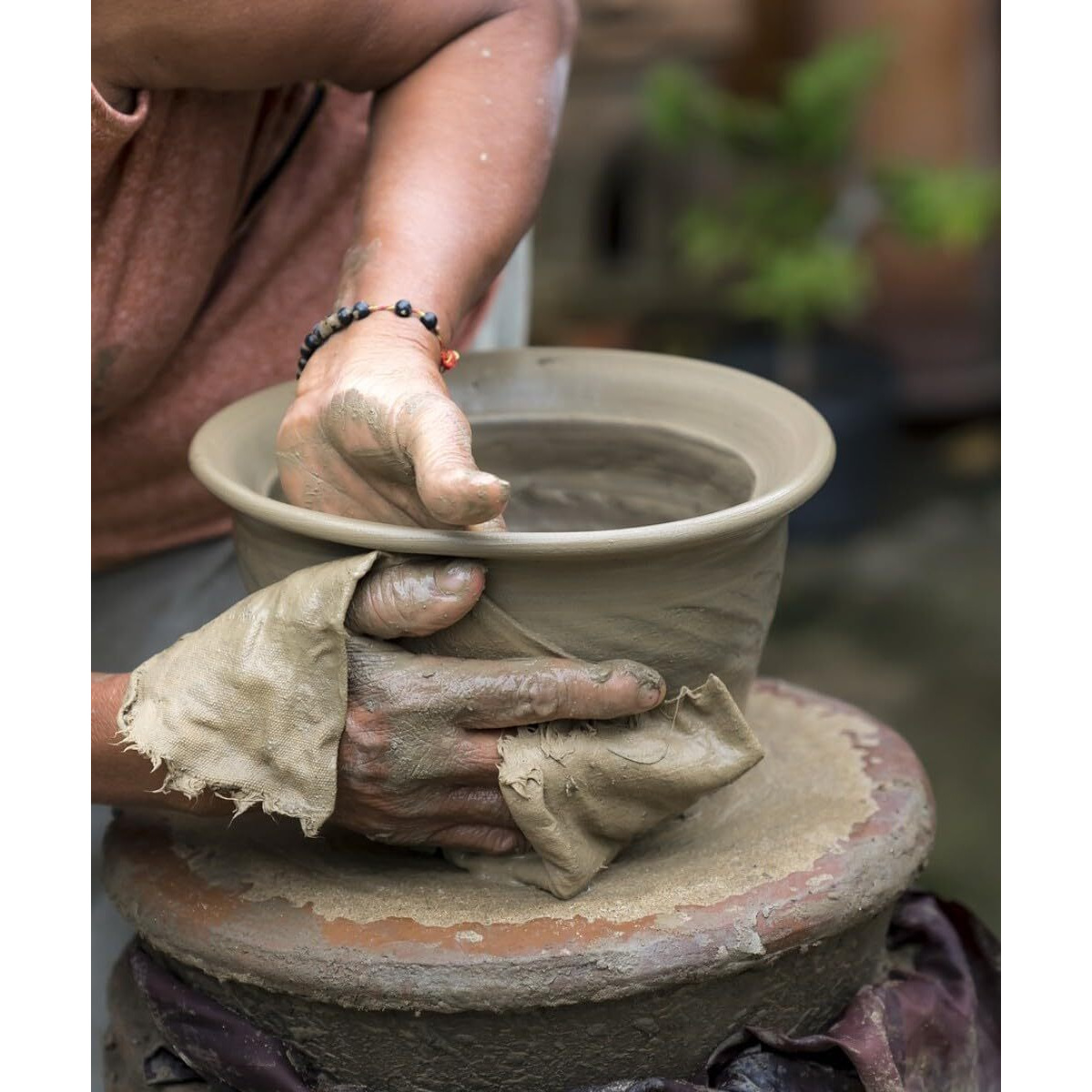Ganesh Pottery Premium Shadu Mati For Modeling, Art & Craft Projects| Shadu Mati - Air Dry Wet Clay For Children & Professional Artists - Ready To Use Natural Eco Friendly Molding Clay (1Kg)