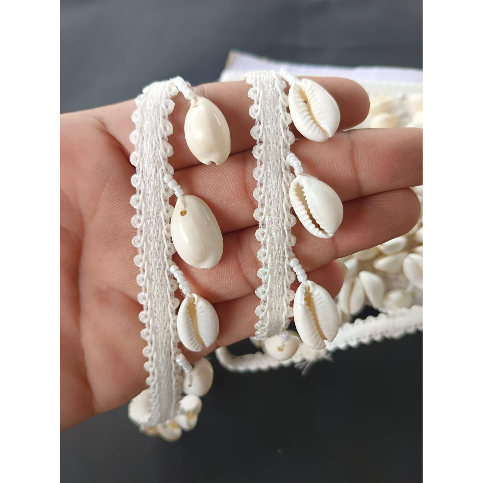 Nnj Group Stylish Sea Shell Kodi Lace Border With Gota Trim & Latkan Fringe  8.5 Meters For Saree, Suit, & Dupatta Embellishments (Kodi Lace)