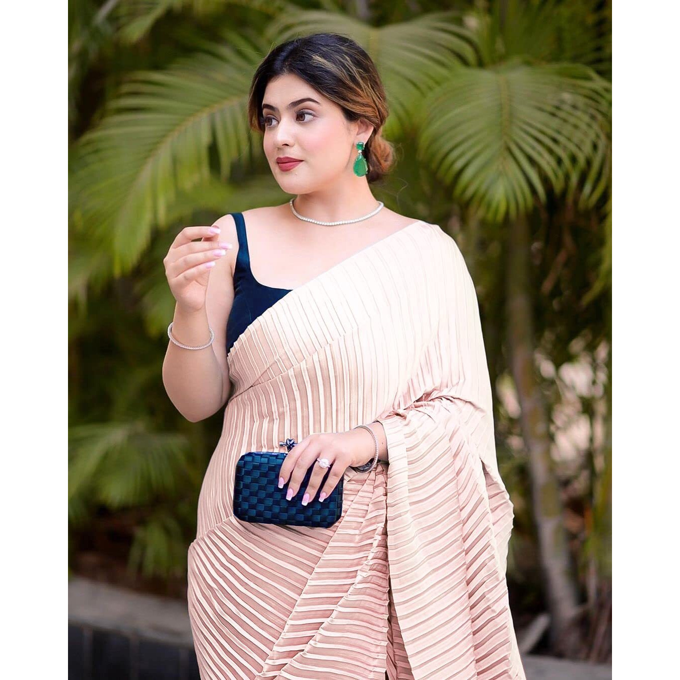 Sidhidata Womens Pleated/Crushed Plain Chinon Saree With Unstitched Blouse Piece (Peach)
