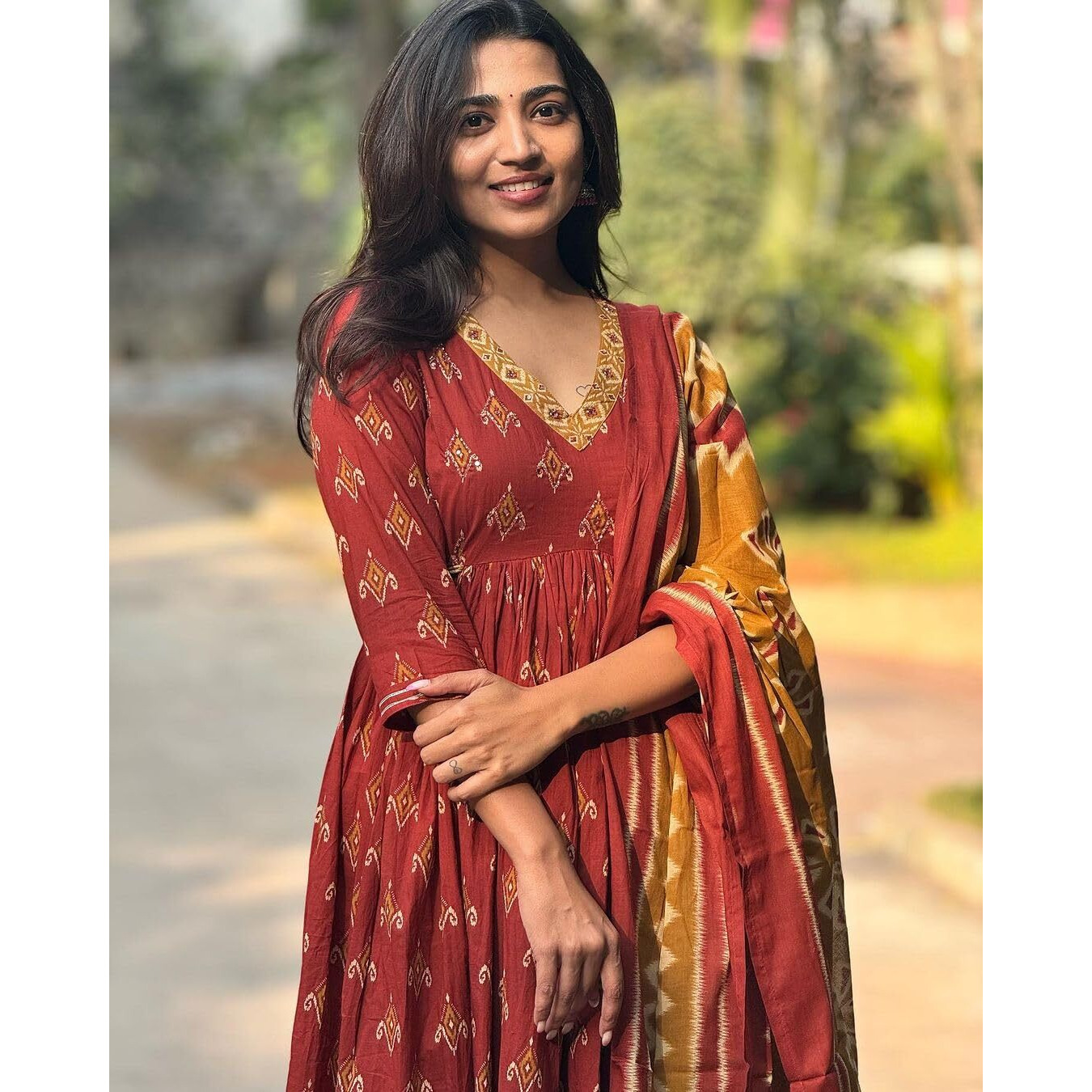 KLOSIA Viscose Women Straight Printed Kurta And Pant Set With Dupatta (IN, Alpha, 2XL, Red)