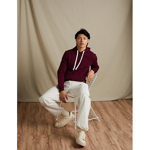 Amazon Brand - Symbol Men's Regular Fit Cotton Blend Neck Hooded Sweatshirt (AW18MNSSW02_Beetroot_S)