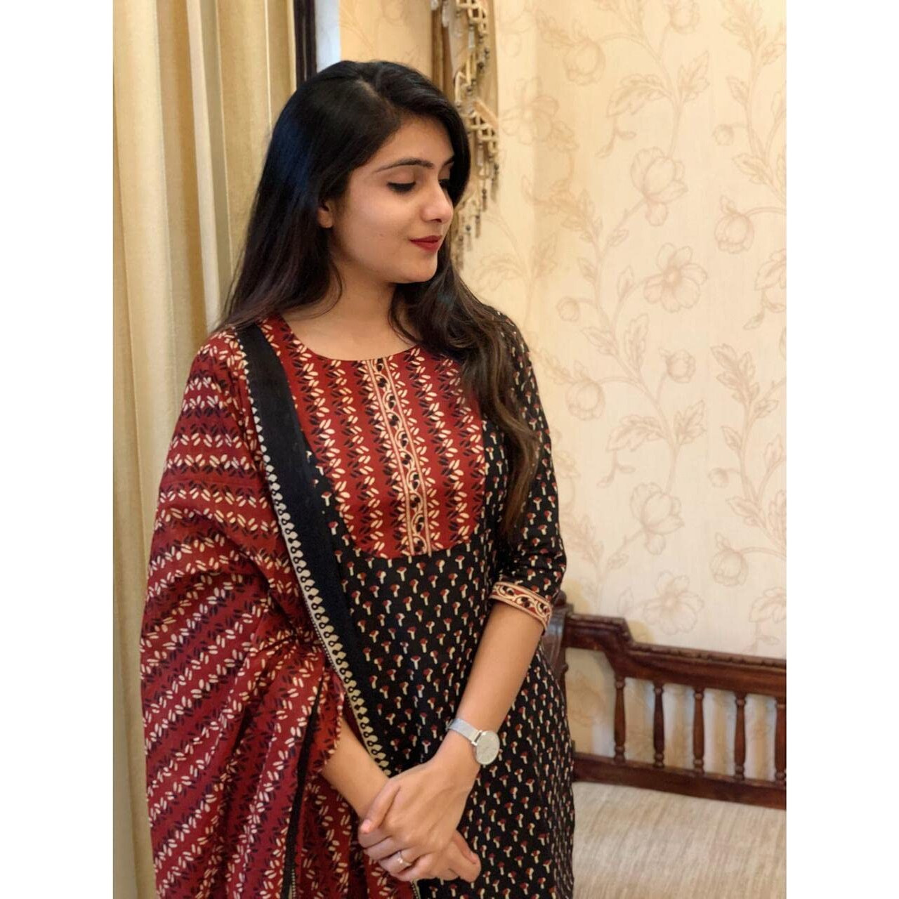 KLOSIA Women Printed Kurta and Pant Set with Dupatta (Large)