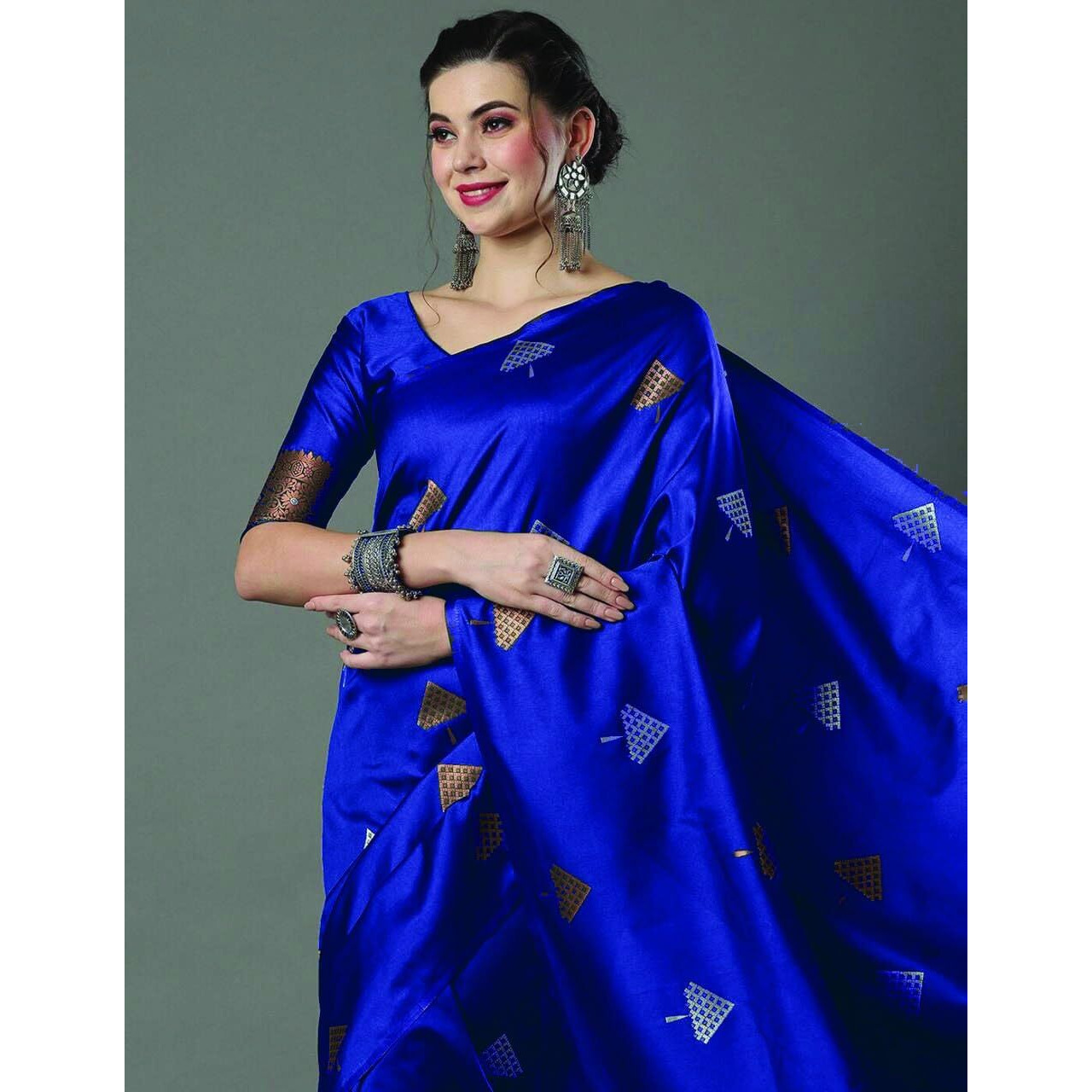 Flosive Woven Beautiful Mix Color Kanjivaram Silk Saree With Zari Weaving (ROYAL BLUE)