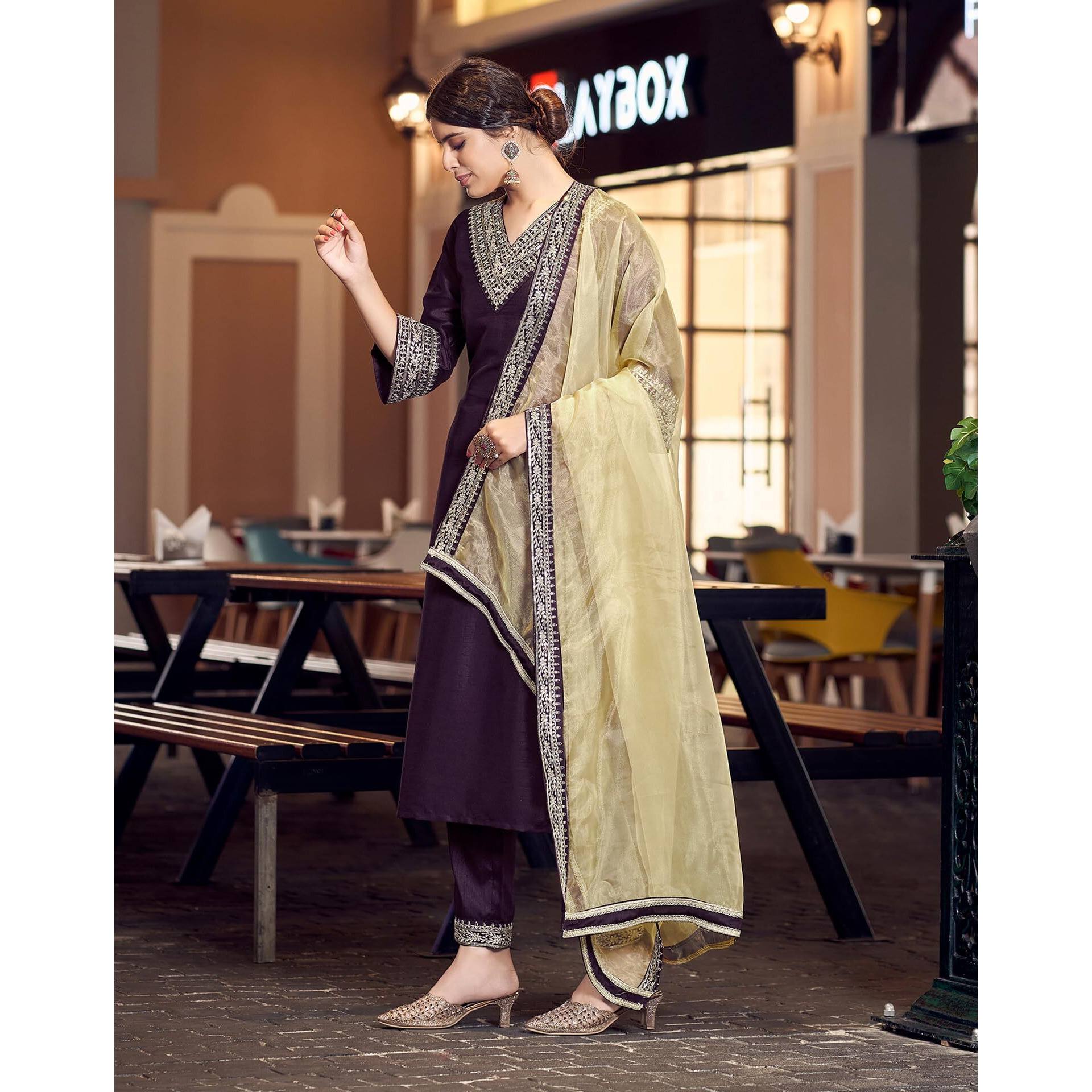 Siril Women's Silk Embroidered Straight Kurta Pant With Dupatta Set (104Kbd1133-Xl_Wine)