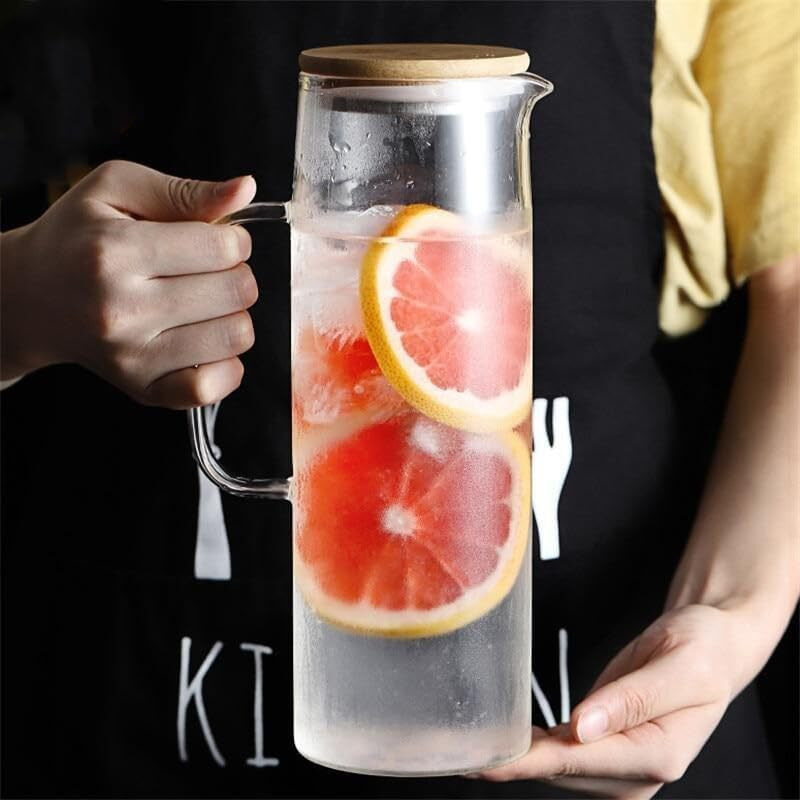 Tiener Borosilicate Glass 1 Ltr Water Jug With Handle, Juice Beverage Carafe With Bamboo Lid, Big Glass Iced Tea Pitcher, 1 Pcs Set (Borosilicate 1 Liter Stright)