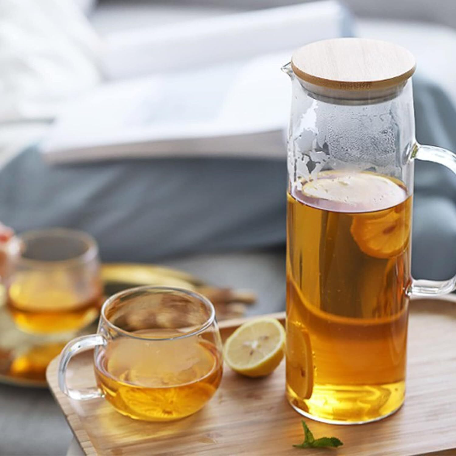 Tiener Borosilicate Glass 1 Ltr Water Jug With Handle, Juice Beverage Carafe With Bamboo Lid, Big Glass Iced Tea Pitcher, 1 Pcs Set (Borosilicate 1 Liter Stright)