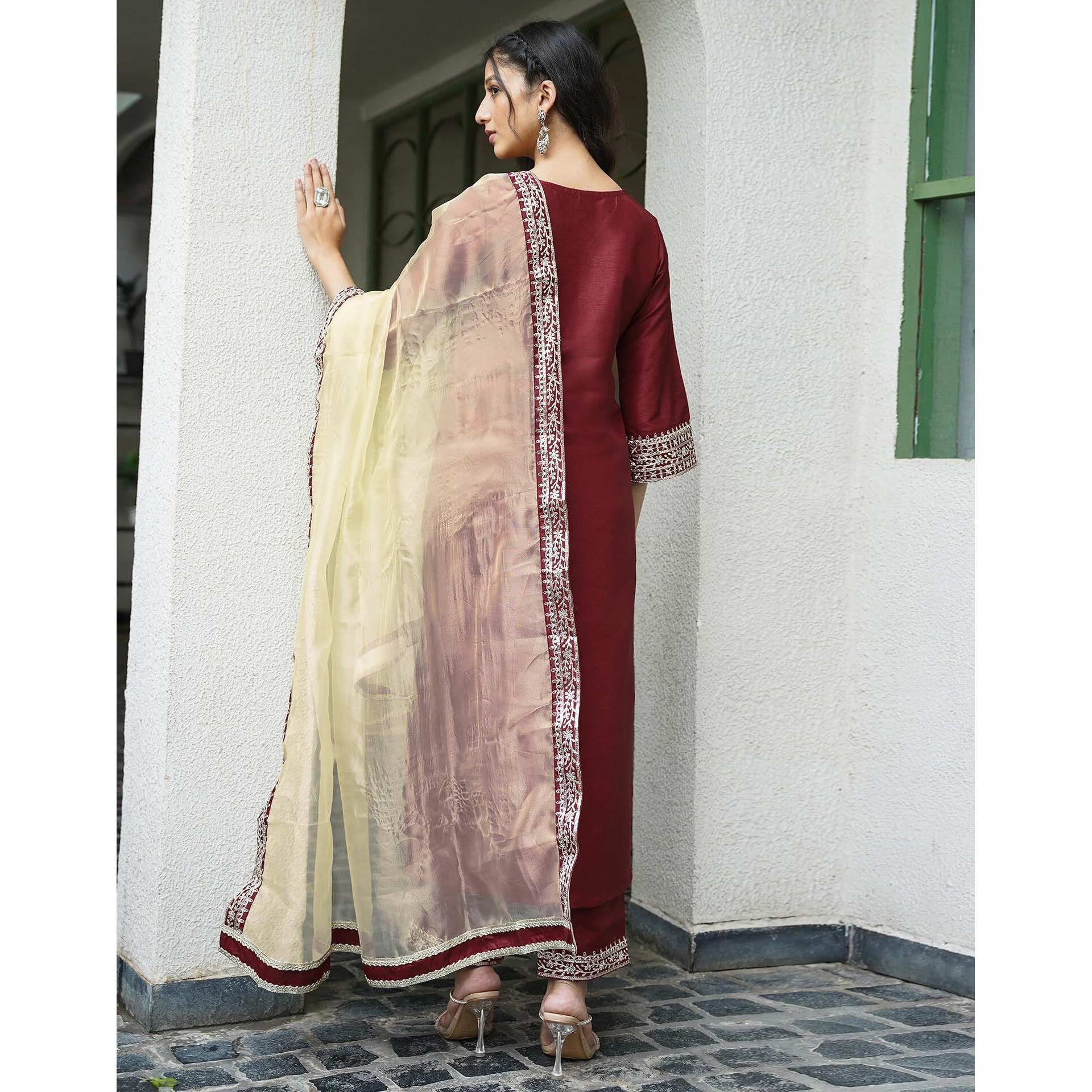 Siril Women's Silk Embroidered Straight Kurta Pant With Dupatta Set (104Kbd1140-S_Red)