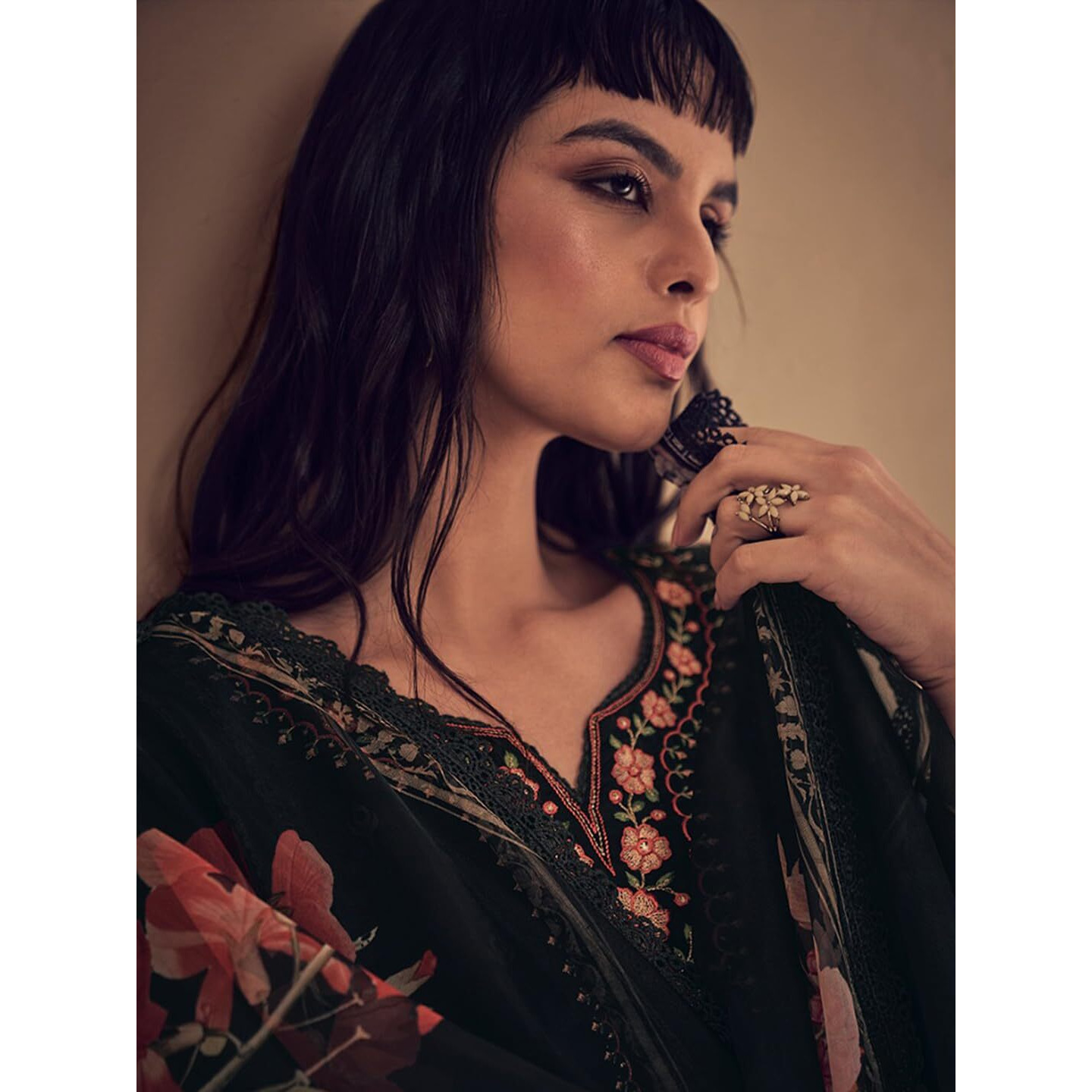 Indo Era Organza Women's Black Embroidered Straight Kurta & Pant With Dupatta Set (Kh9Bk7996_Large)