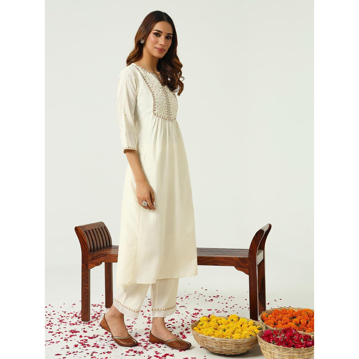 Fiorra Women's Off White Silk Blend Nayra Cut Kurta And Pant With Embroidered Dupatta Set0158