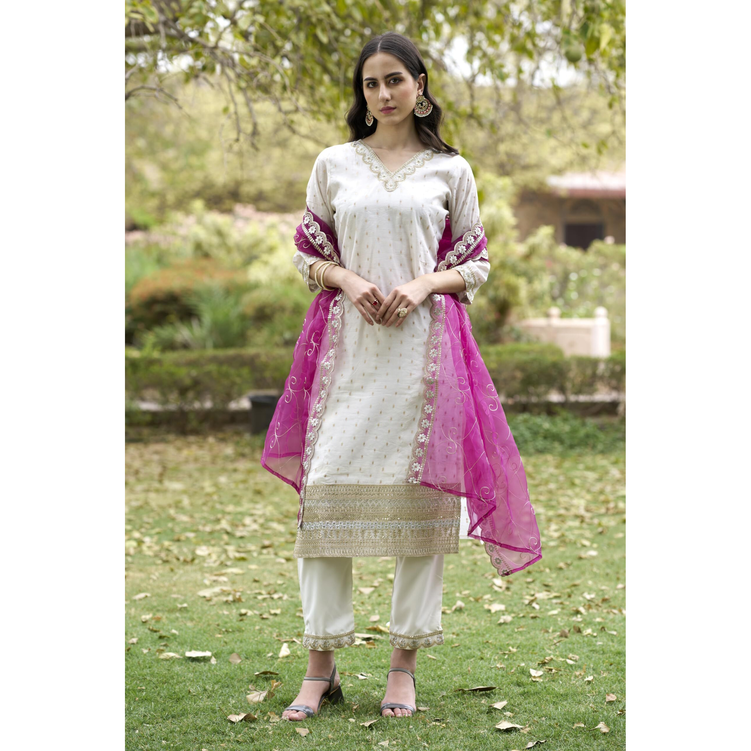 Vredevogel Women's Chanderi Silk Embroidered Kurta With Pant & Organza Dupatta Set (White_Small)