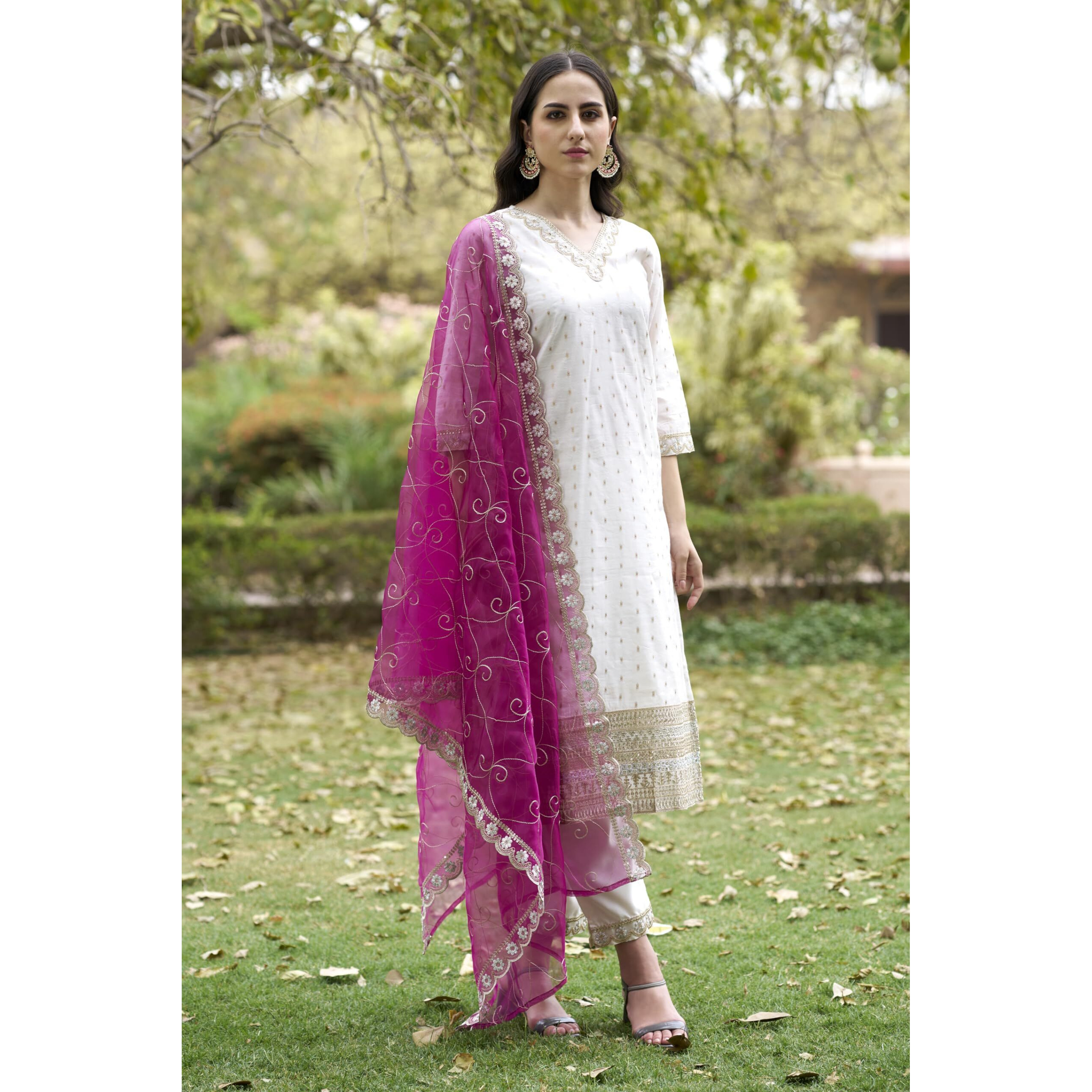 Vredevogel Women's Chanderi Silk Embroidered Kurta With Pant & Organza Dupatta Set (White_Small)