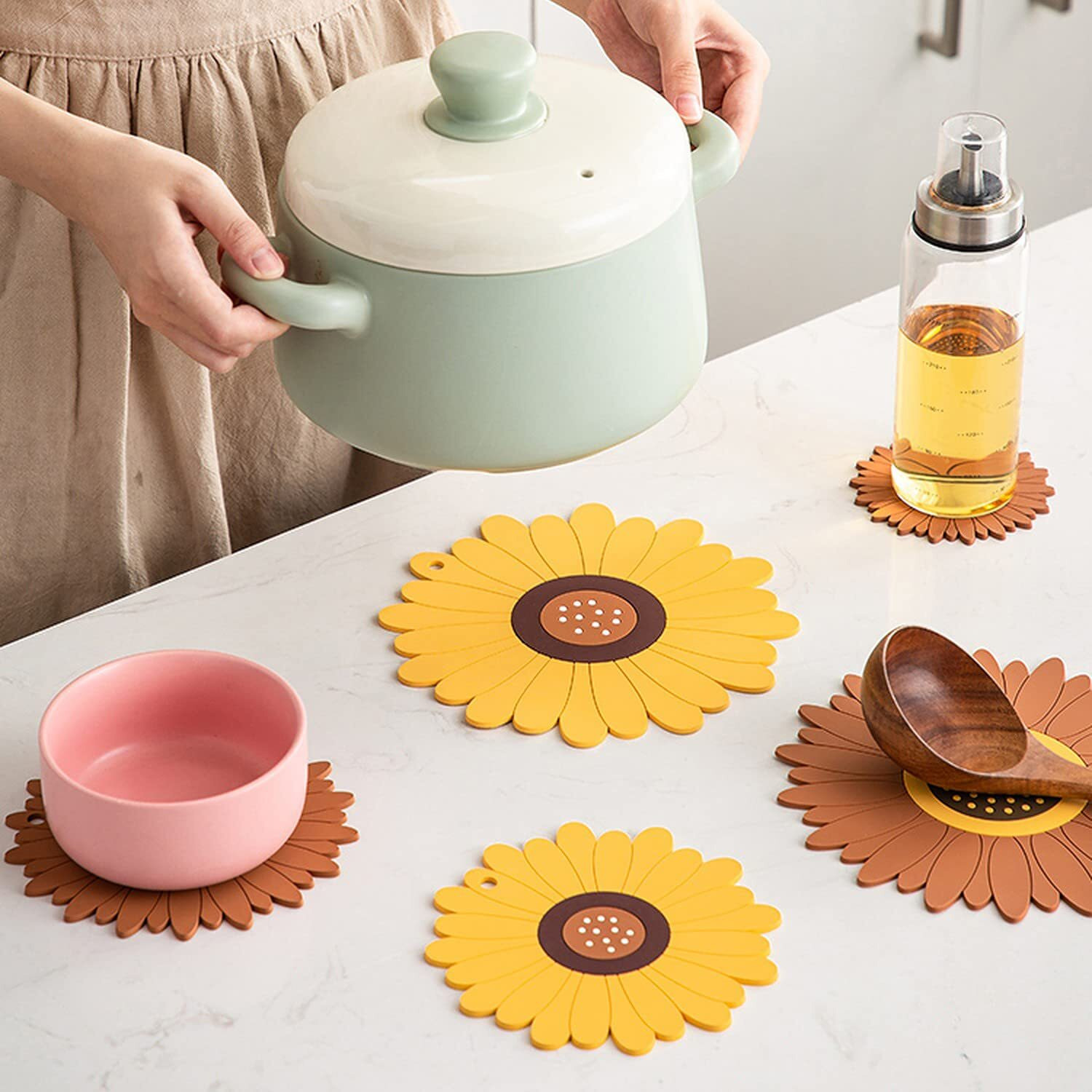Wolpin Table Coasters Set Of 2 Sunflower Heat Insulation Pad For Big Hot Pots & Pans Casserole/Bowl/Placemats/Tea Coasters Pvc Anti-Slip (15.5 X 15.5 Cm) Waterproof