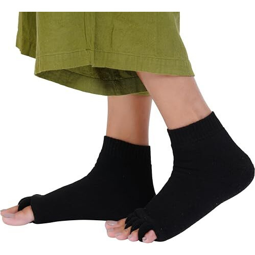 Muain Toe Separator Socks For Men & Women  Bunion Relief, Hammer Toe Corrector, Foot Alignment, Moisturizing Toe Socks  Soft, Stretchable, Reusable, Breathable  1 Pair (Black)