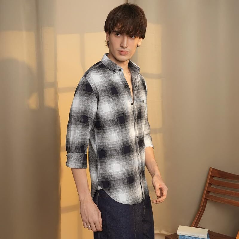 Campus Sutra Men's Charcoal Black & Ivory White Ombre Buffalo Check Shirt | Casual Wear | Spread Collar | Long Sleeve | Button Closure | Shirt Crafted With Comfort Fit For Everyday Wear