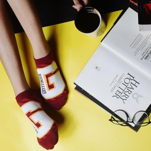 Balenzia X Harry Potter Gryffindor Crest & Logo Lowcut Ankle Socks For Women| Made With Cotton And Spandex Lowcut Ankle Socks For Women (Pack Of 2)- Maroon