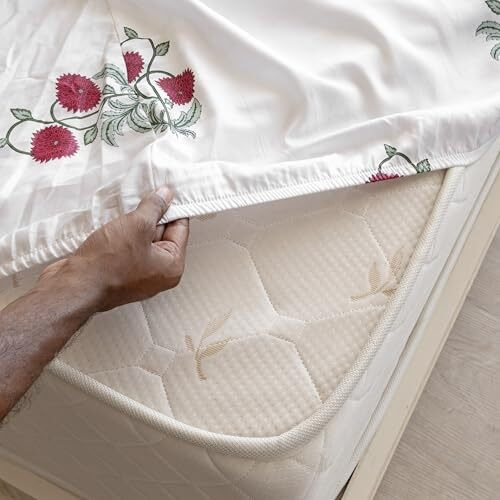 Homemonde All Around Elastic Fitted Bedsheet 210Tc Soft Cotton Queen Size 78 X 72 Inches Floral Printed Fitted Sheet With 2 Pillow Covers, Red Rose - 198 X 182 Cm