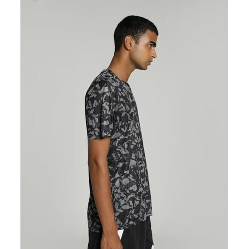 Puma Men's Printed Regular Fit T-Shirt (525169_Black-Q1 Print
