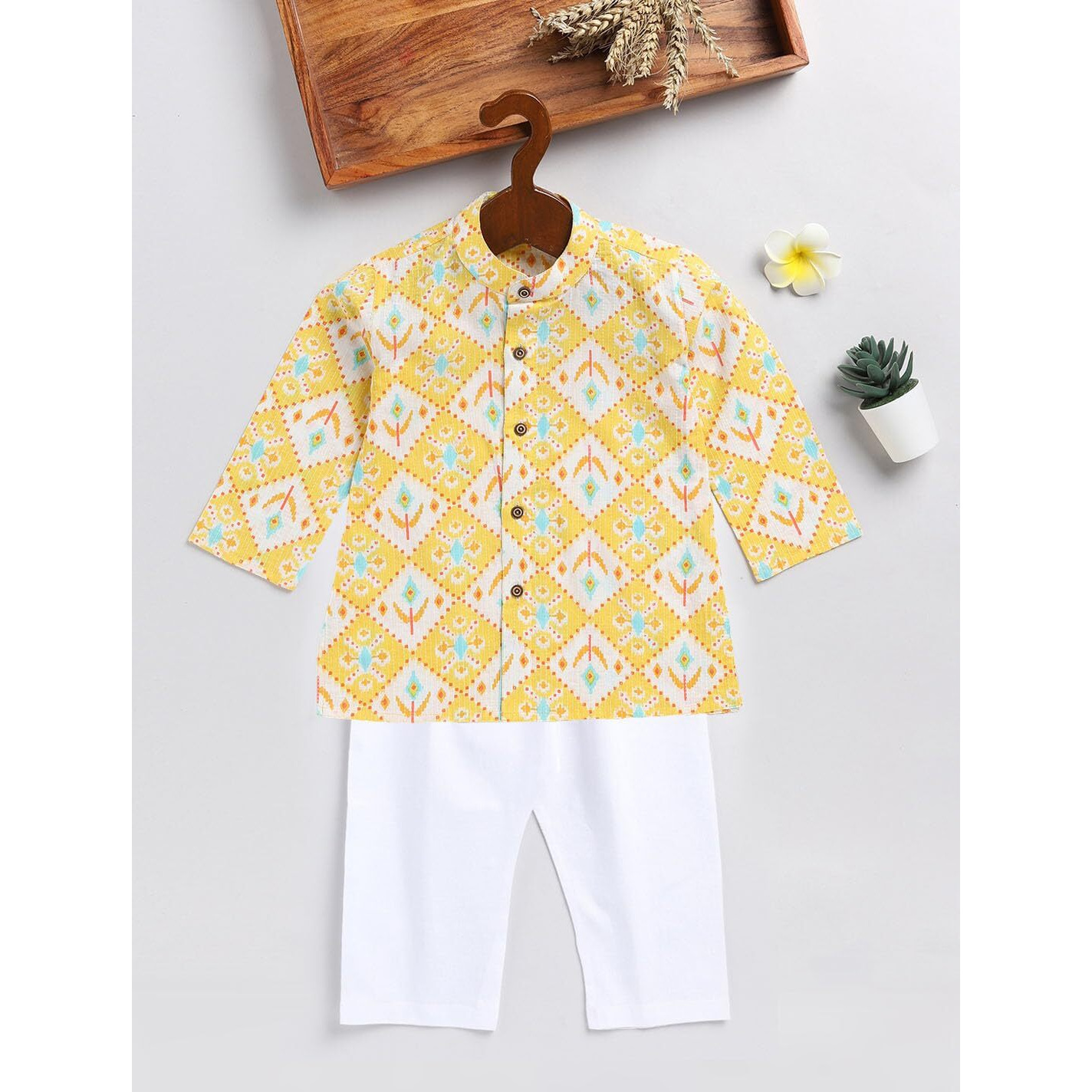 VASTRAMAY Infant Boys Yellow And White Cotton Blend Kurta Pyjama Set_VSHISBK186YWnPWH_20