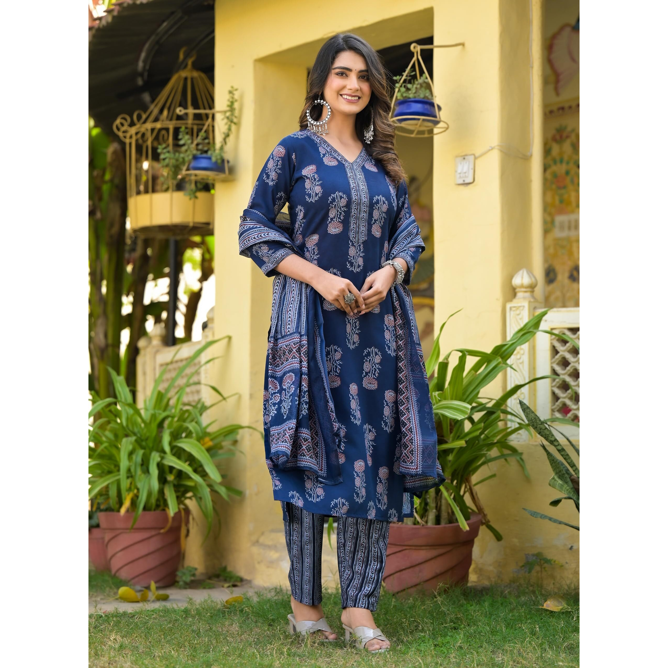 KLOSIA Women Straight Floral Printed Kurta and Pant Set with Dupatta (Indigo Blue) | Ethnic Set | Dupatta Set | Suit Set | Kurta Set | Wedding Suit | (Small)
