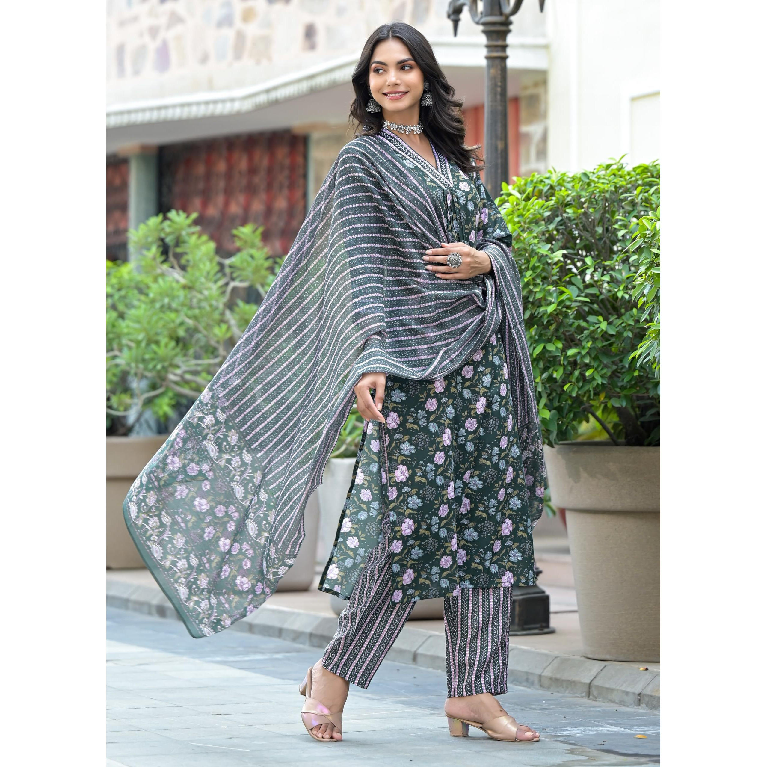 KLOSIA Women Floral Printed Kurta Pant Set with Duppata (Large) Green