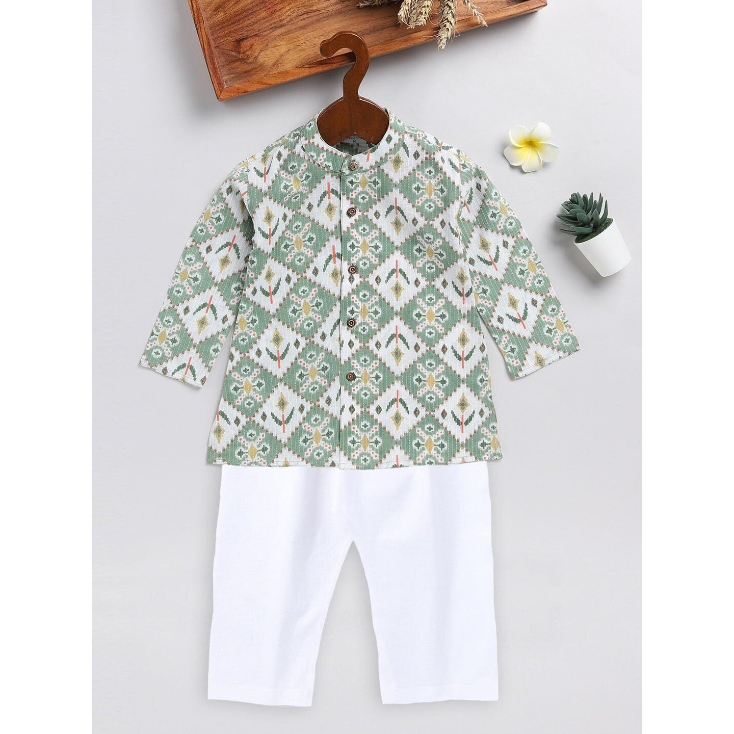 VASTRAMAY Infant Boys Green And White Cotton Blend Kurta Pyjama Set_VSHISBK186GNnPWH_14