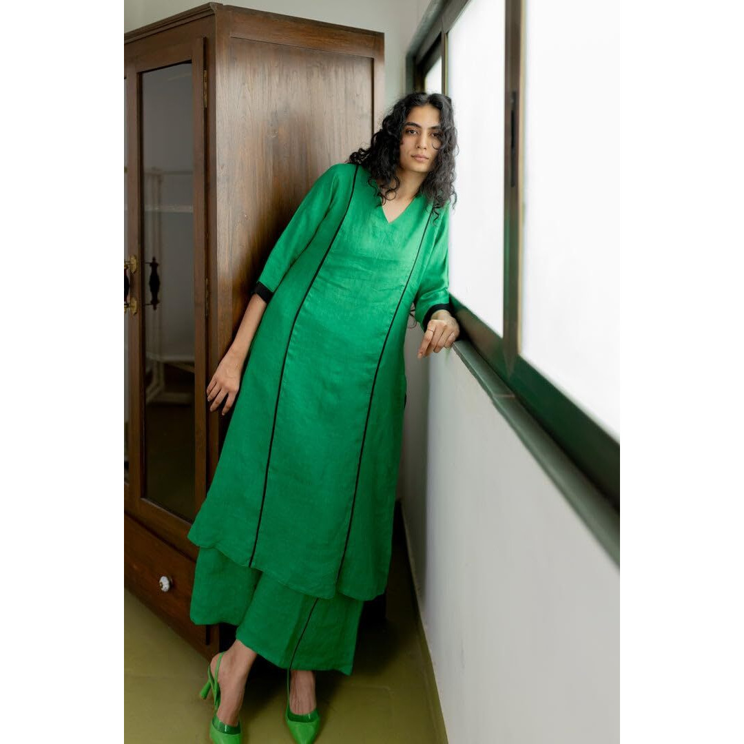 ANNI DESIGNER Women's Rayon Blend Straight Solid Kurta with Palazzo (PAPITA Green_L_Green_Large)