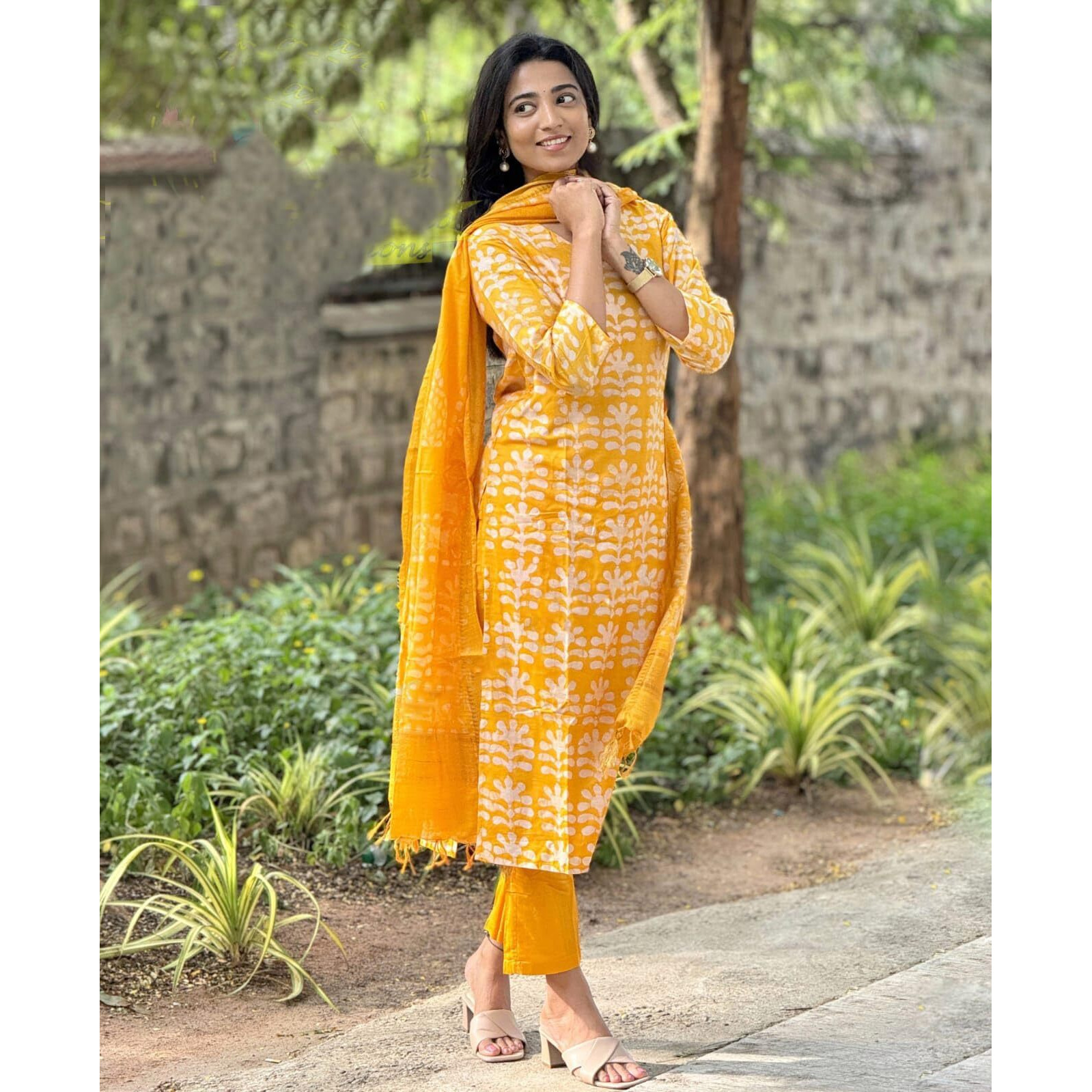 KLOSIA Women Printed Straight Kurta and Pant with Dupatta Set (in, Alpha, M, Mustard)