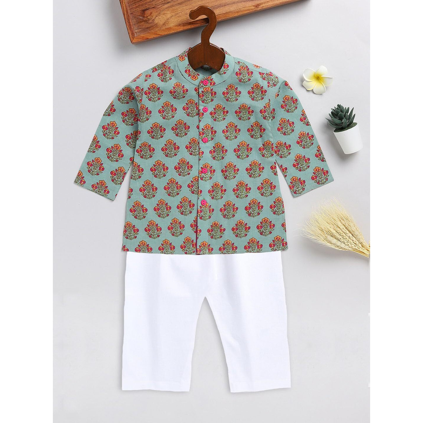 VASTRAMAY Infant Boys Green And Pink Cotton Blend Kurta Pyjama Set_VSHISBK191GNnPWH_18
