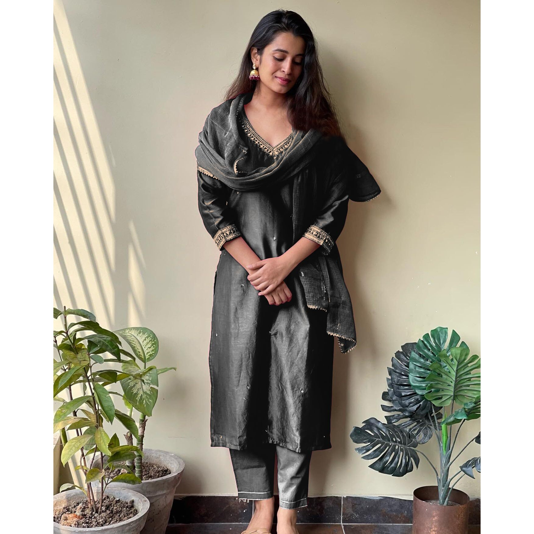 ANNI DESIGNER Women's Rayon Blend Kurta with Pant & Dupatta (BAGICHA-Rani_Black_Large)