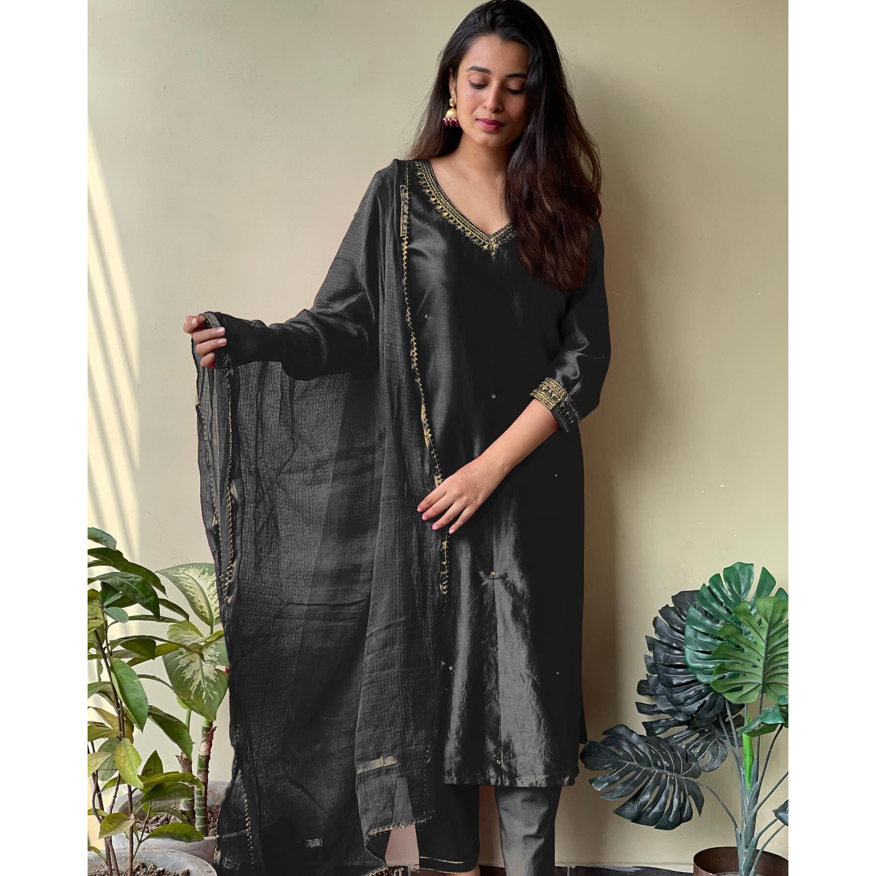 ANNI DESIGNER Women's Rayon Blend Kurta with Pant & Dupatta (BAGICHA-Rani_Black_Large)