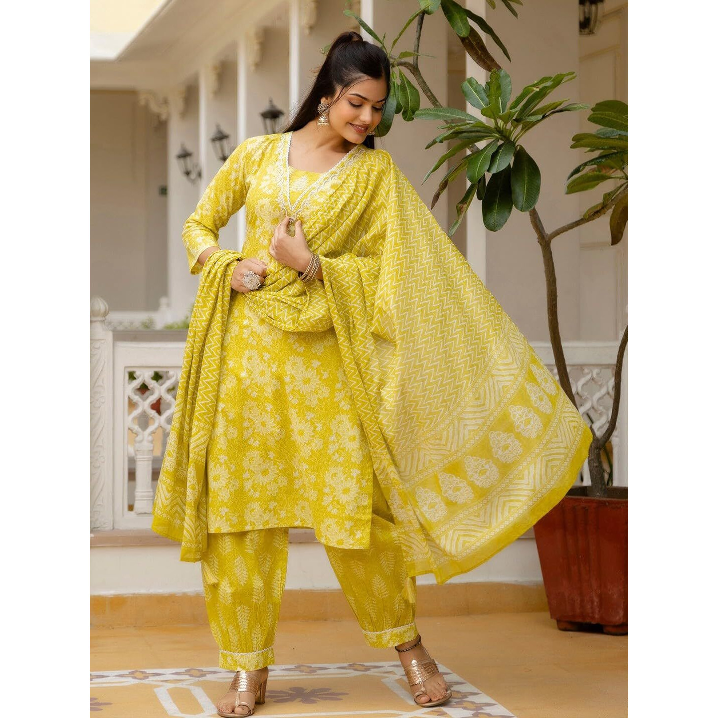 KLOSIA Women Viscose Floral Printed A-Line Kurta and Pant Set with Dupatta (Medium)