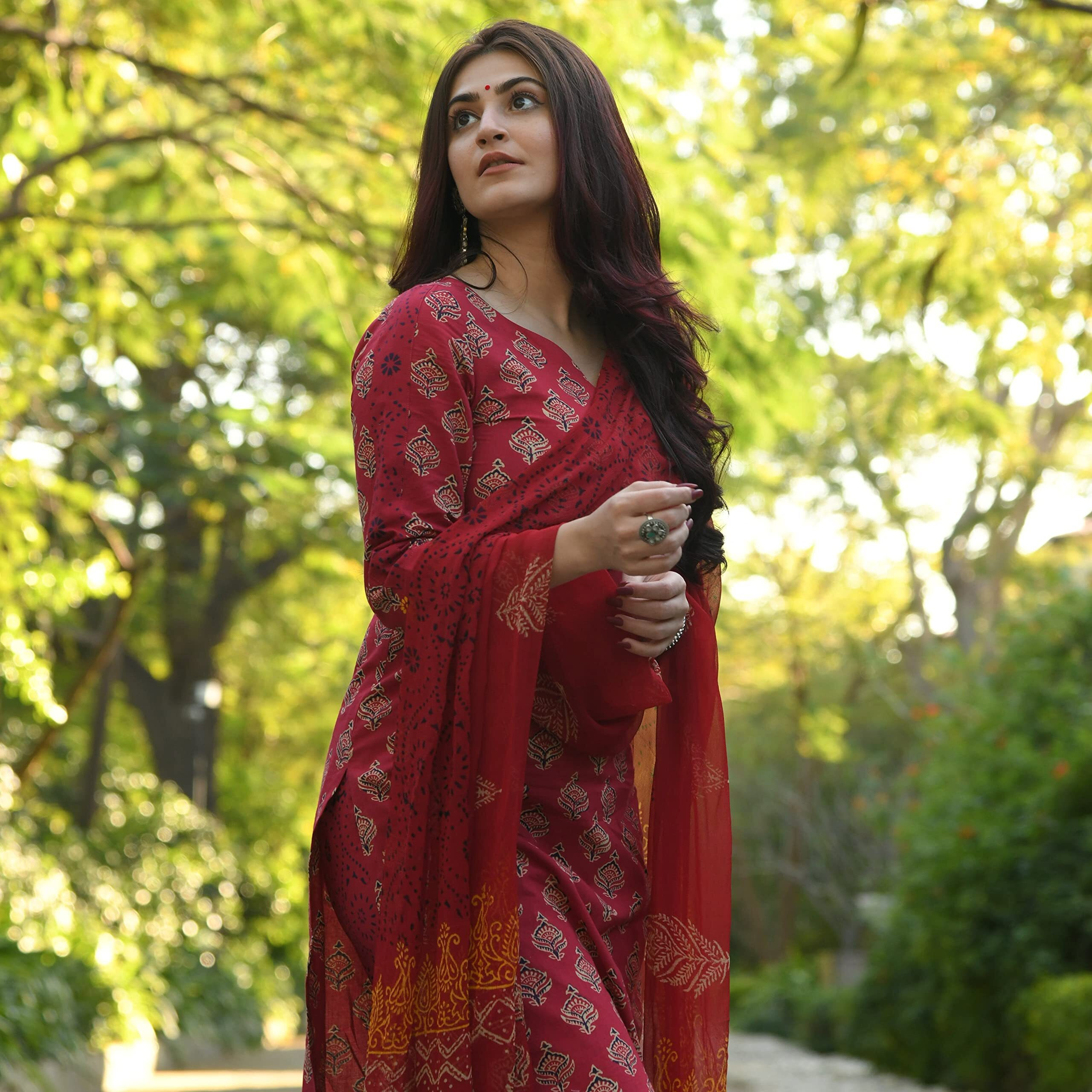 KLOSIA Women Maroon Block Printed Kurta And Pant With Dupatta Set Rayon, Free Size