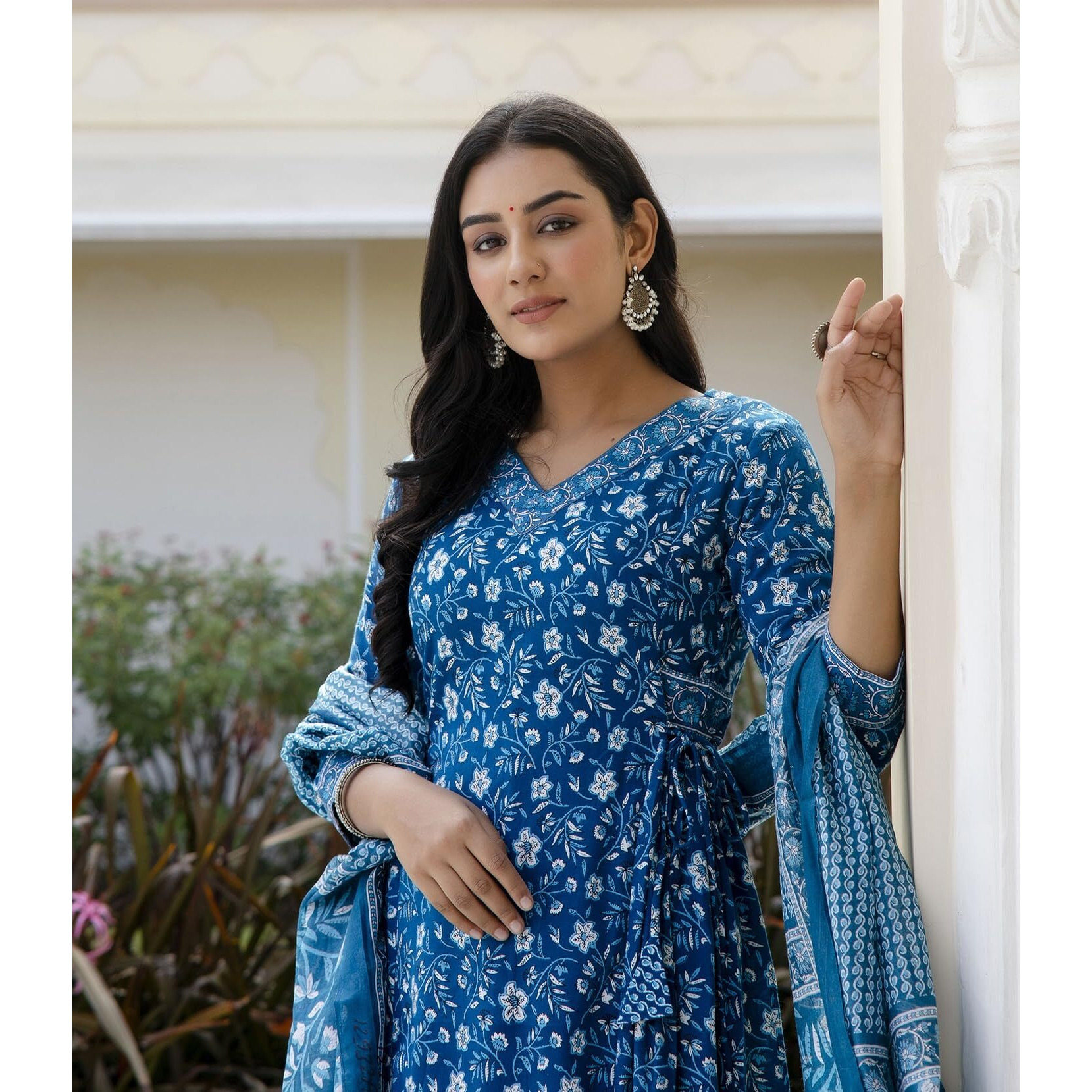 KLOSIA Women Blue Floral Printed Straight Kurta Pant Set with Dupatta | Medium