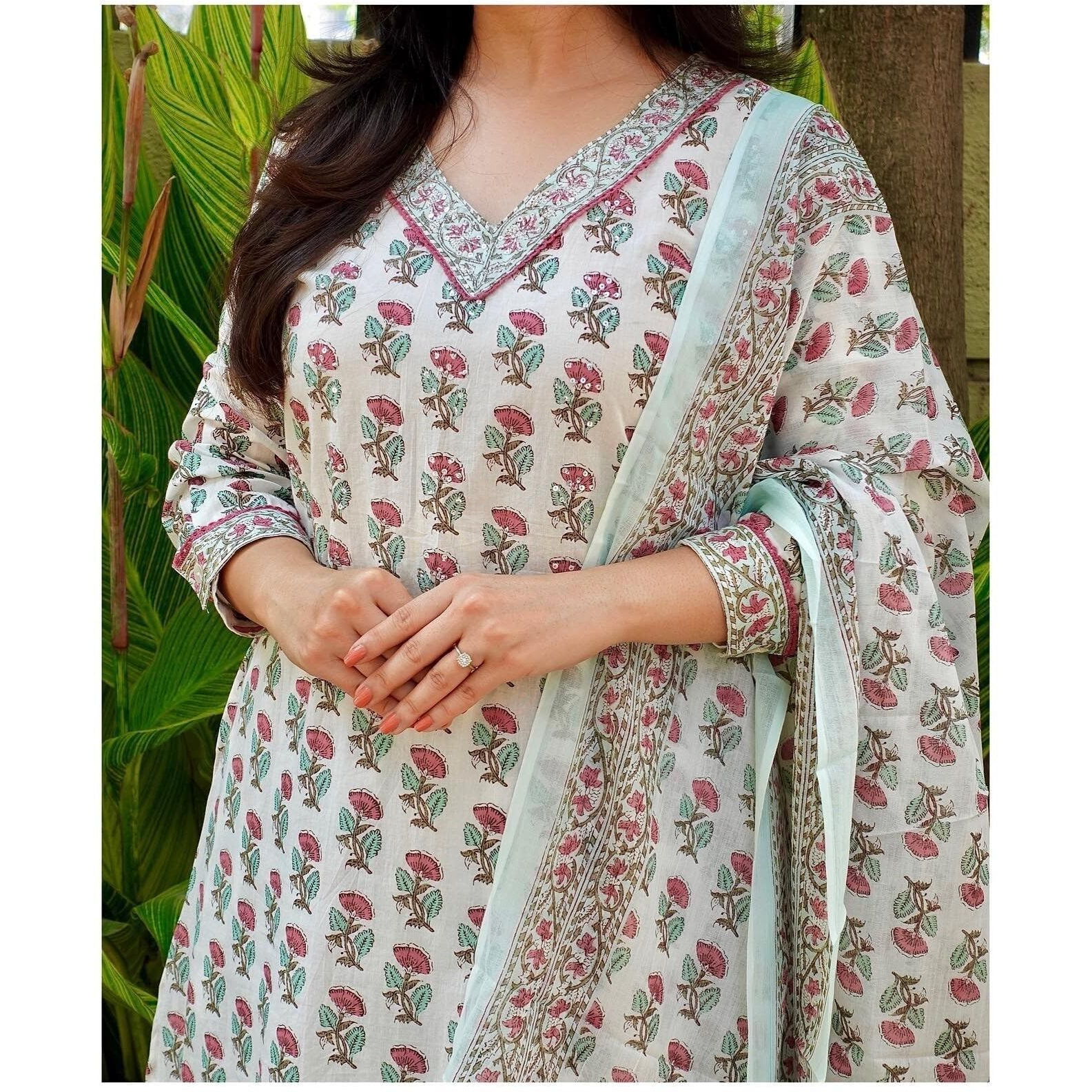 KLOSIA Women Printed Kurta and Pant Set with Dupatta (Medium) White