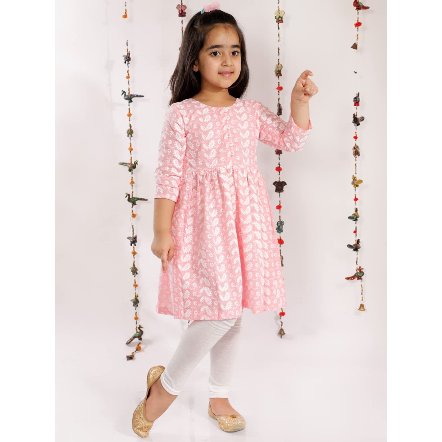 VASTRAMAY Girls' Chikankari Cotton Kurta And Leggings Set_VASGK094PNnGL01WH_20