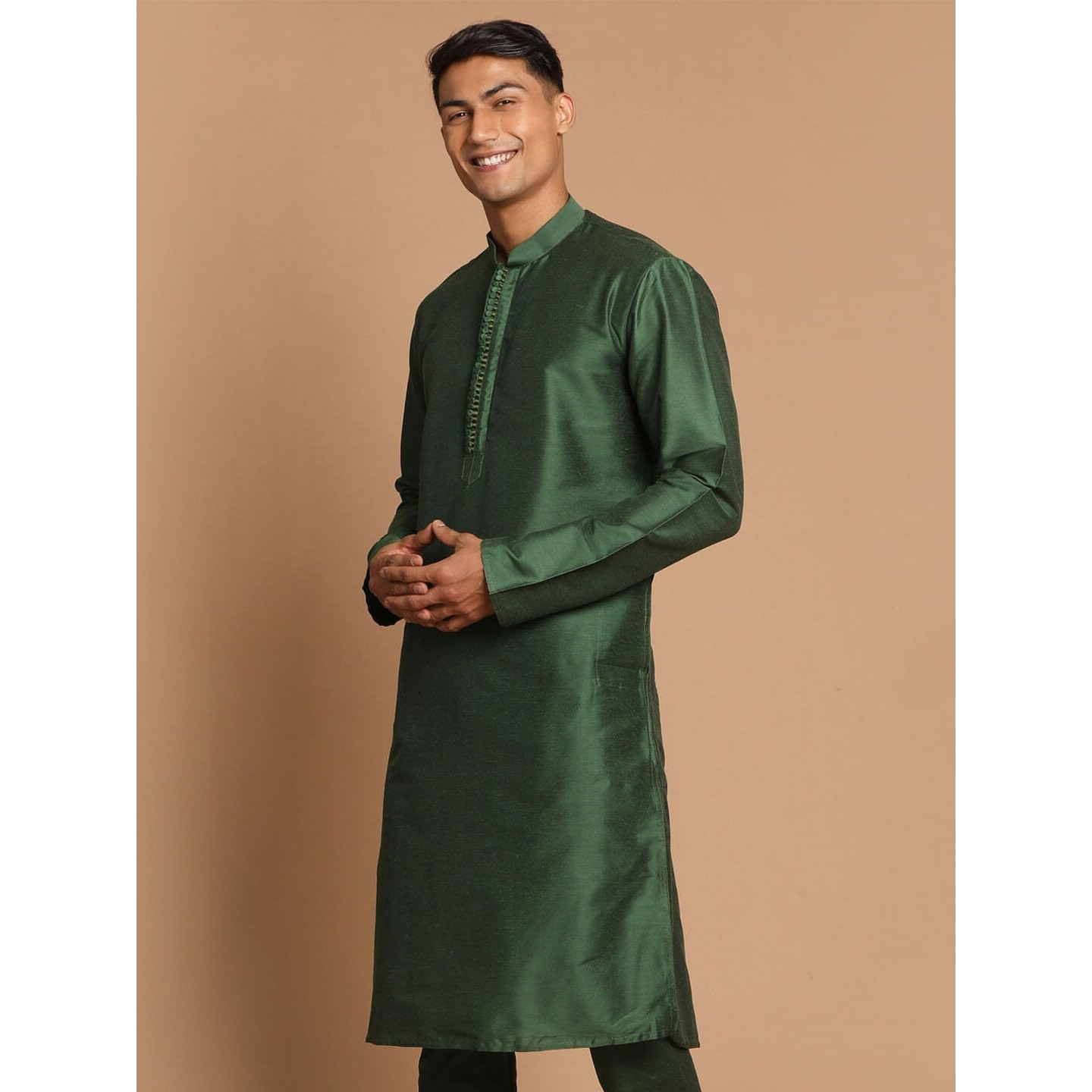 VASTRAMAY Men's Green Cotton Blend Kurta | Kurta for Festivals, Navratri, Diwali - Stylish, Comfortable, and Easy-Care - Perfect for Celebrations and Cultural Events