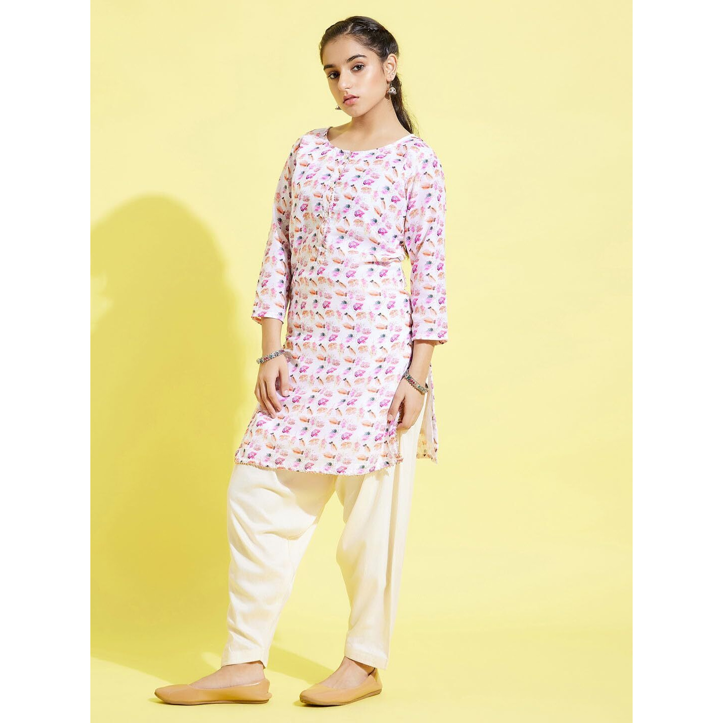 VASTRAMAY YUVA Girls' Multicolor-Base-White Kurta and Patiala Set_VYUVGK089WHnPTYCR_36