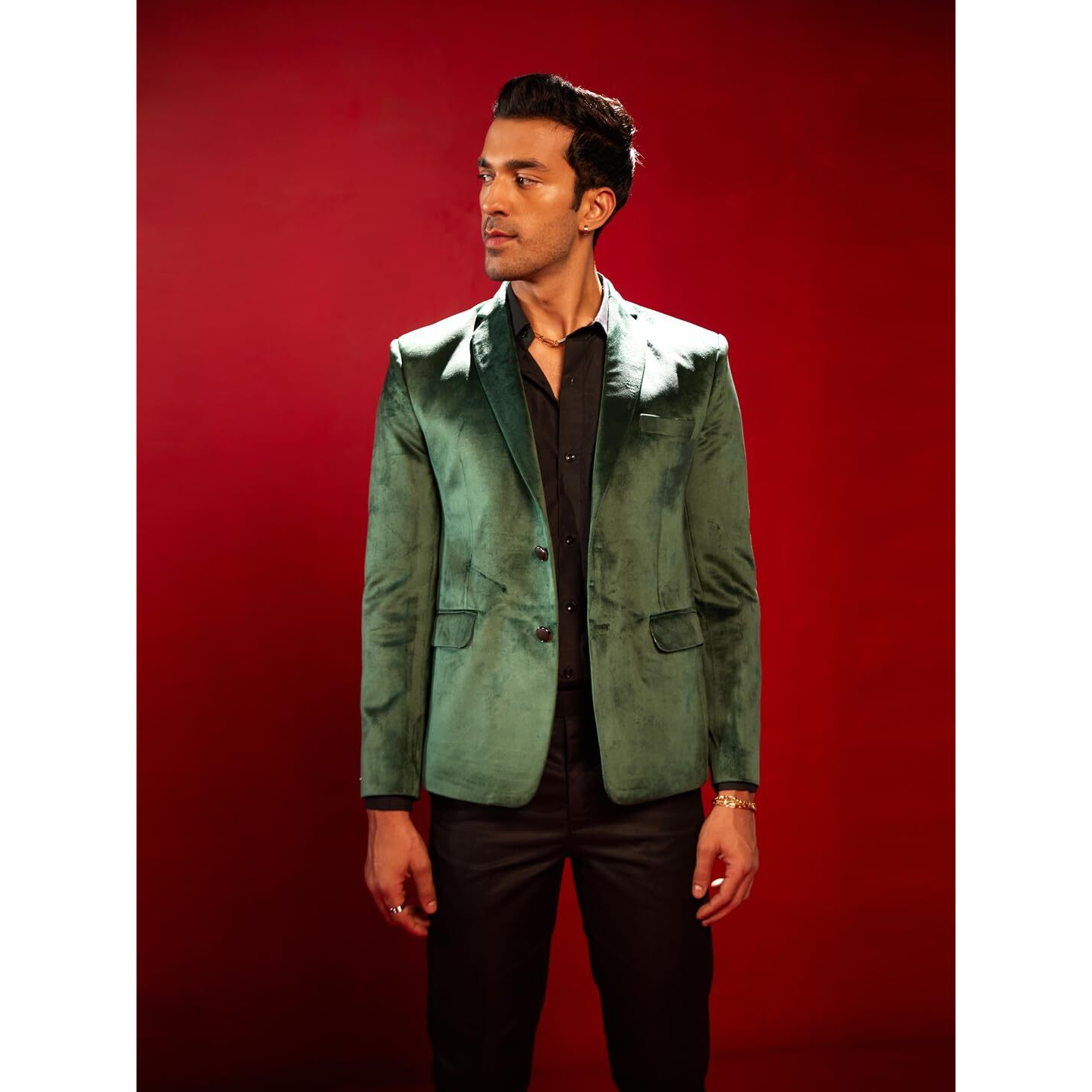 VASTRAMAY Shrestha Men's Green Velvet Blazer