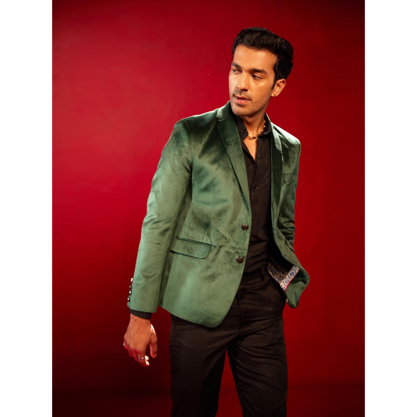 VASTRAMAY Shrestha Men's Green Velvet Blazer