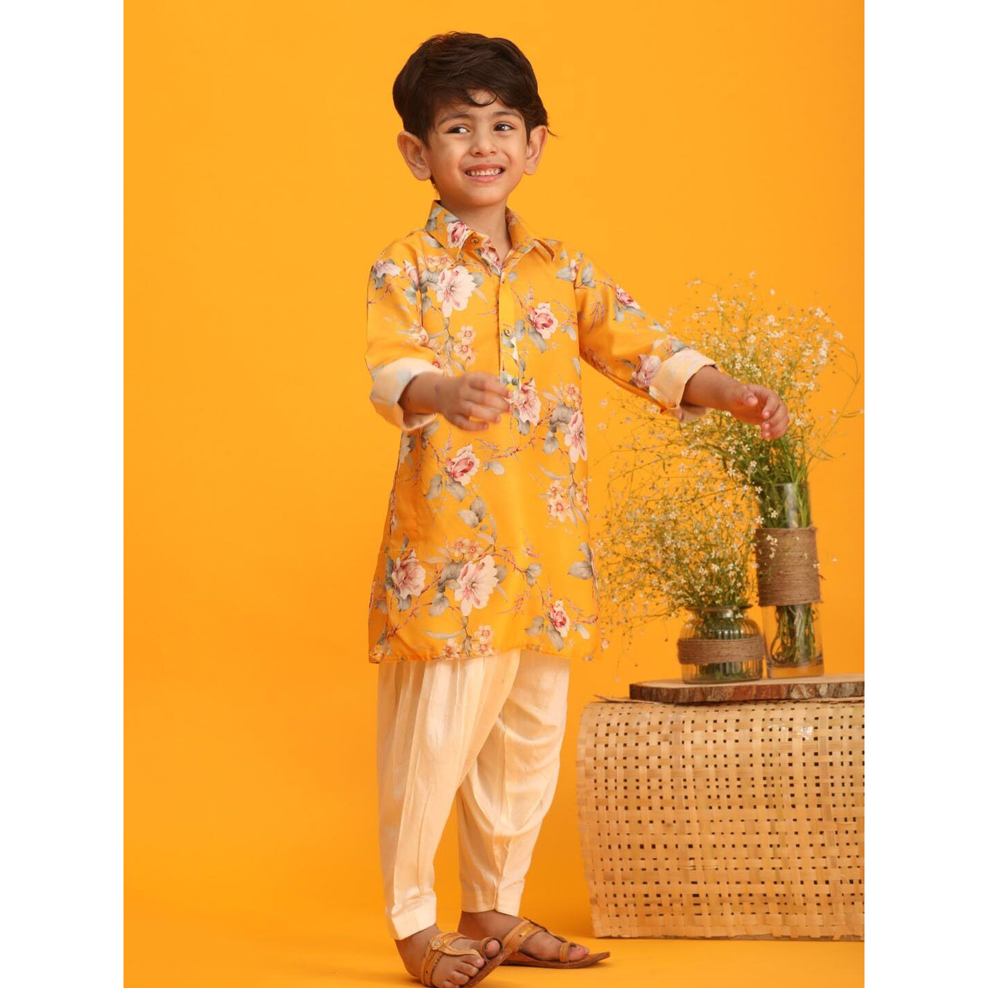VASTRAMAY Boy's Multicolor Base Yellow Kurta Patiala Set_VASBK181YWnPTYCR_36